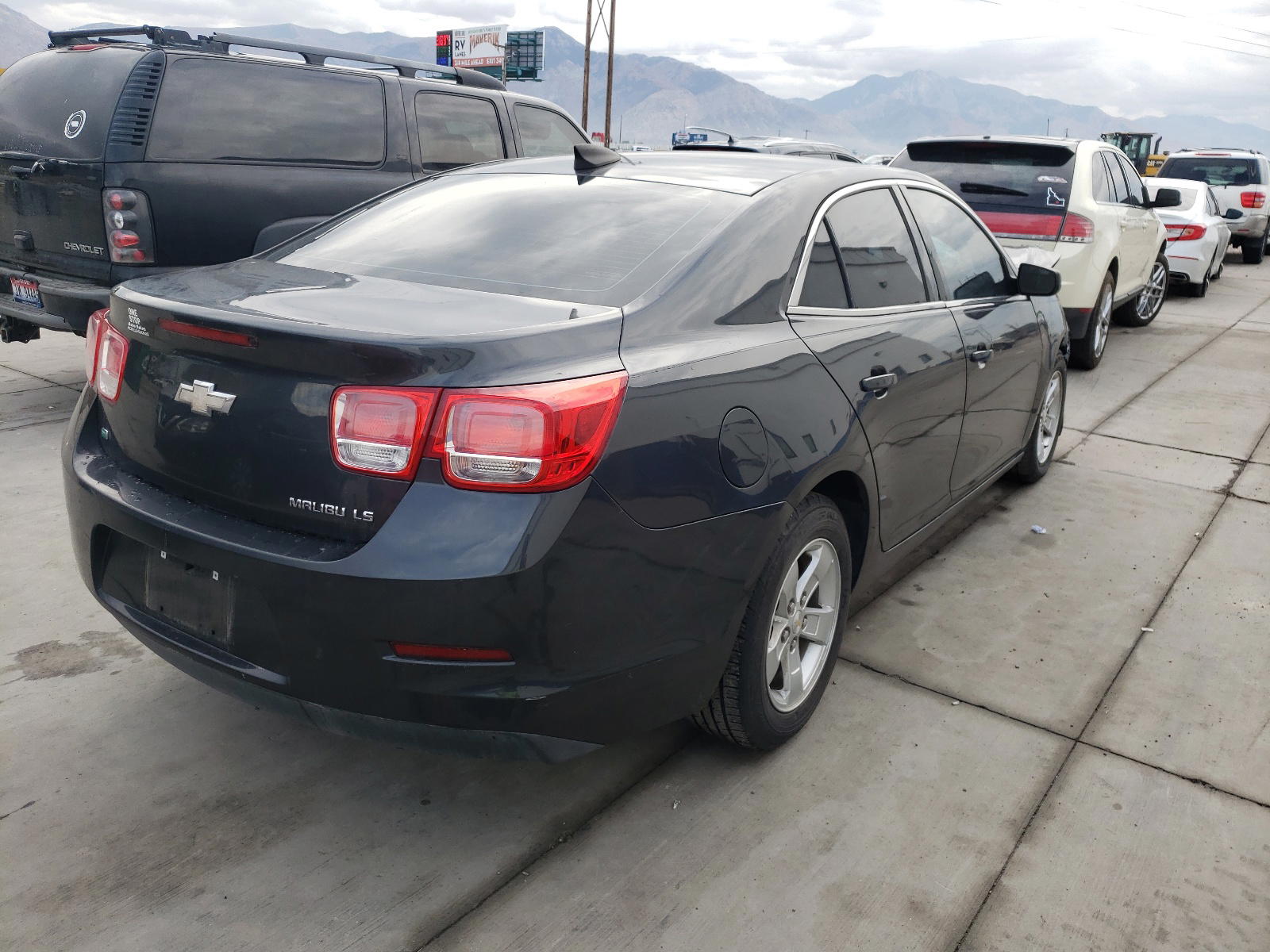 Photo 4 from auction – 2015 CHEVROLET MALIBU LS with VIN 1G11B5SLXFF141501