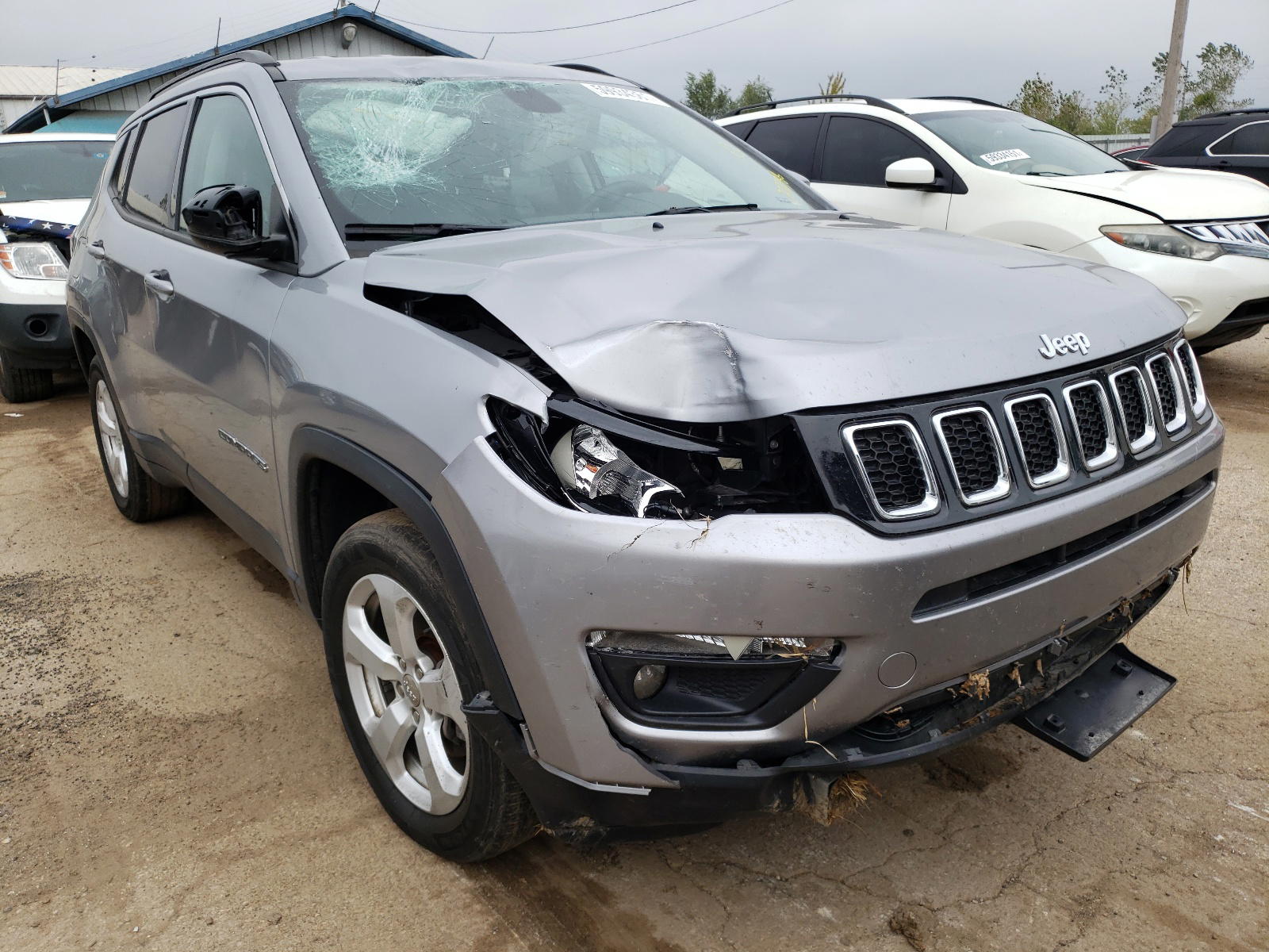 JEEP COMPASS LA 2018 with VIN 3C4NJCBB7JT272388 - Photo from auction