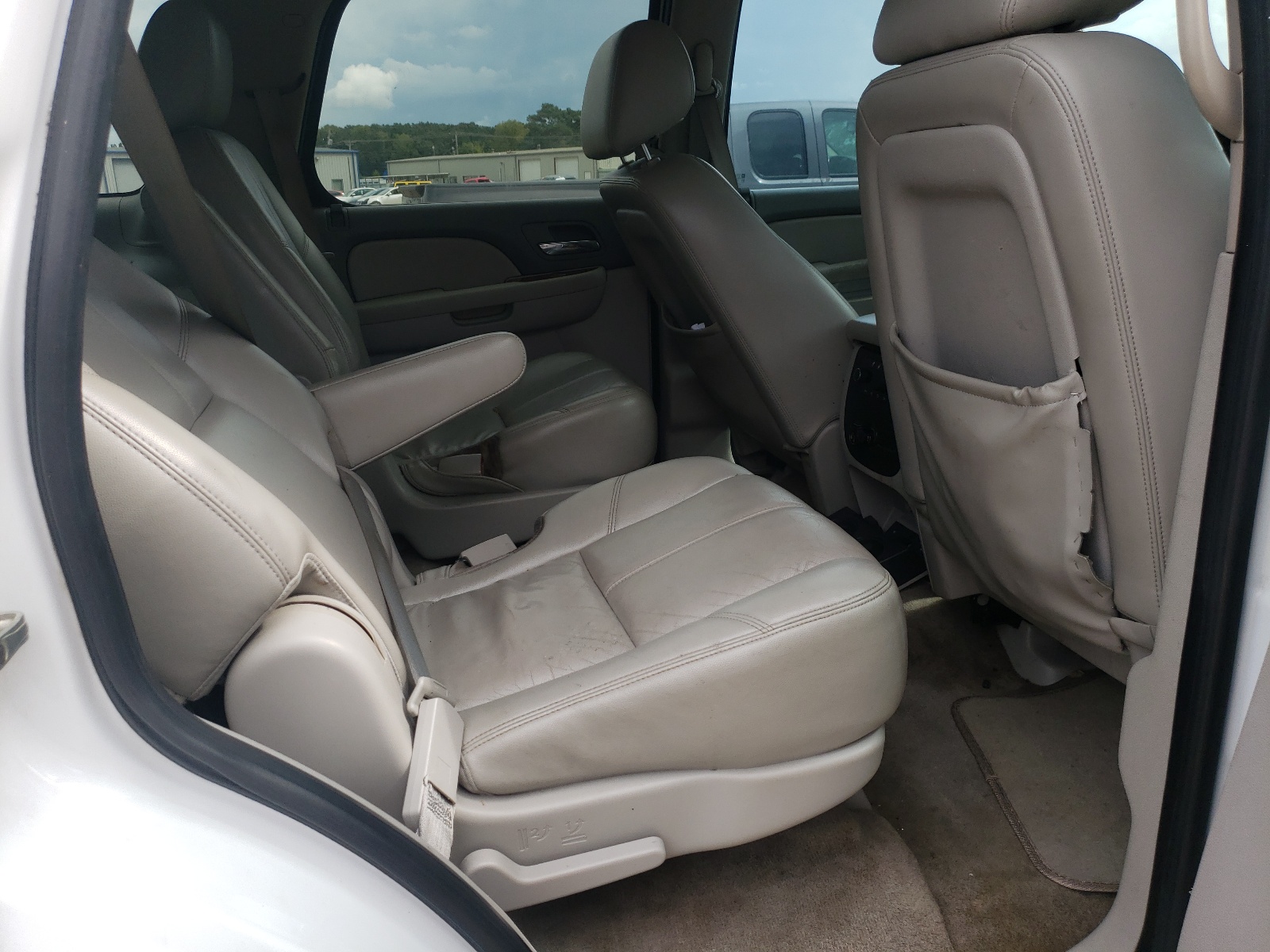 Photo 6 from auction – 2011 CHEVROLET TAHOE C150 with VIN 1GNSCBE02BR175568