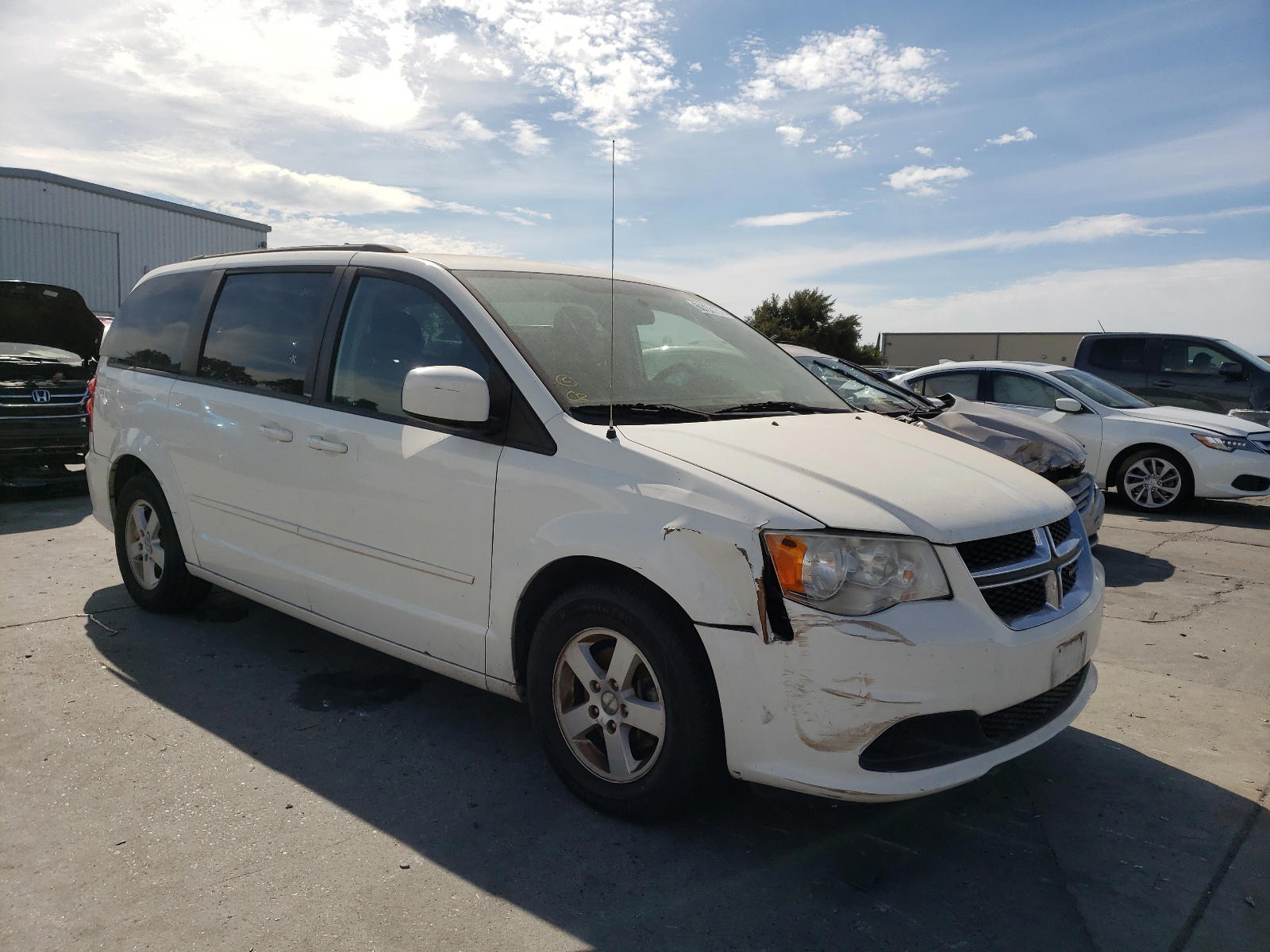 DODGE GRAND CARA 2013 with VIN 2C4RDGCG1DR576155 - Photo from auction