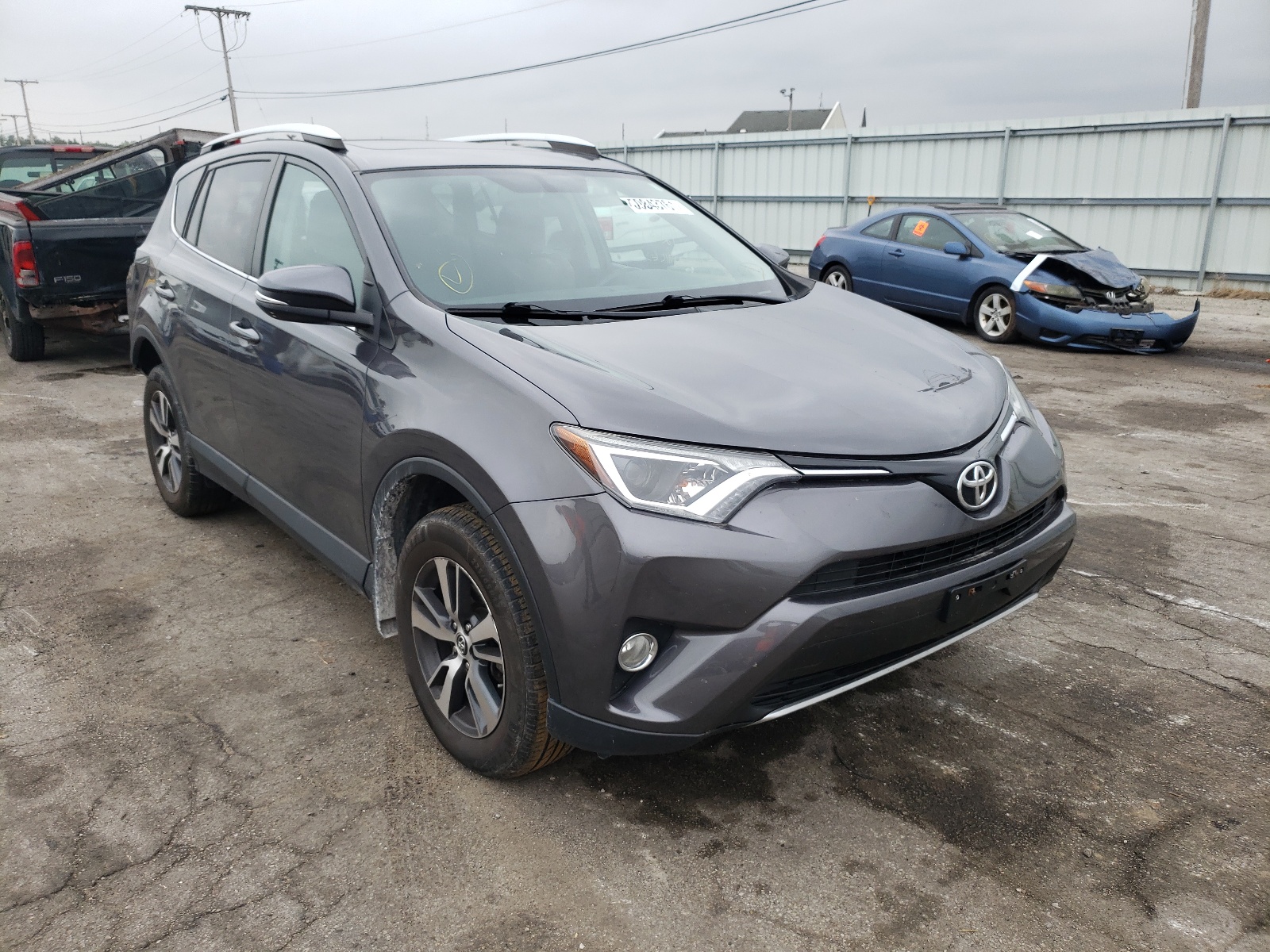 TOYOTA RAV4 XLE 2016 with VIN 2T3RFREV4GW509335 - Photo from auction