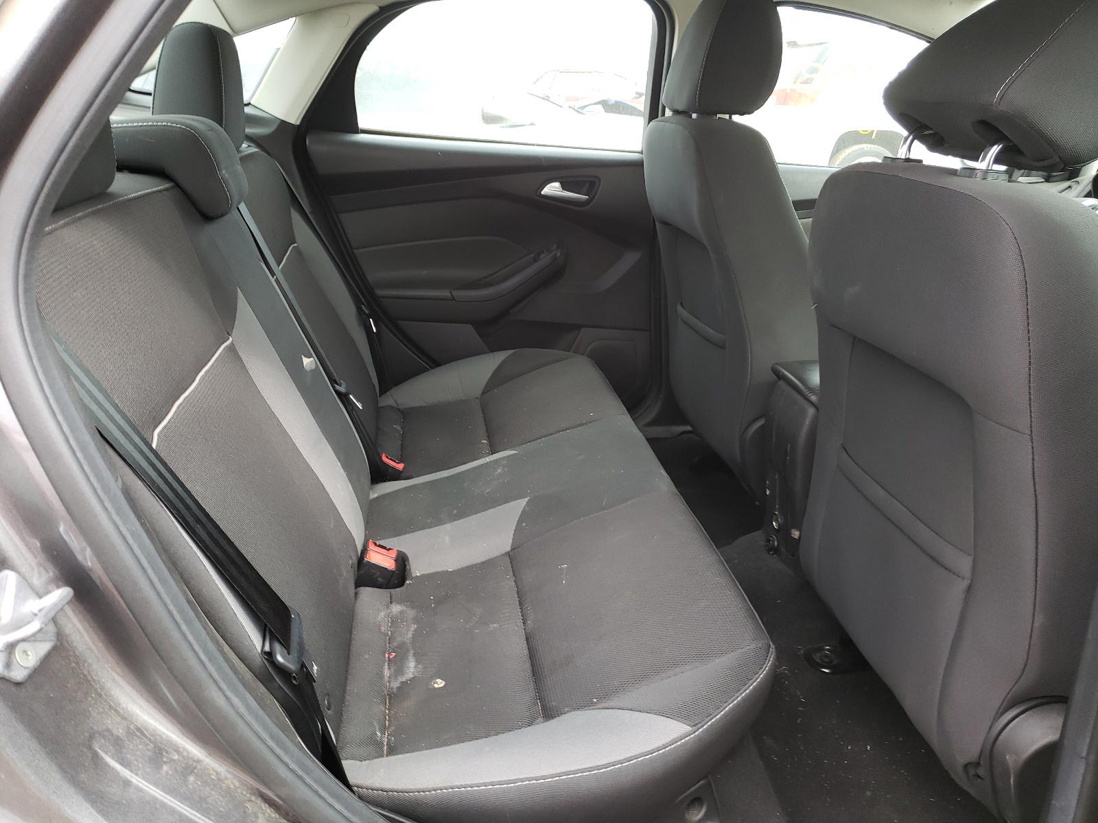 Photo 6 from auction – 2014 FORD FOCUS SE with VIN 1FADP3F27EL258387