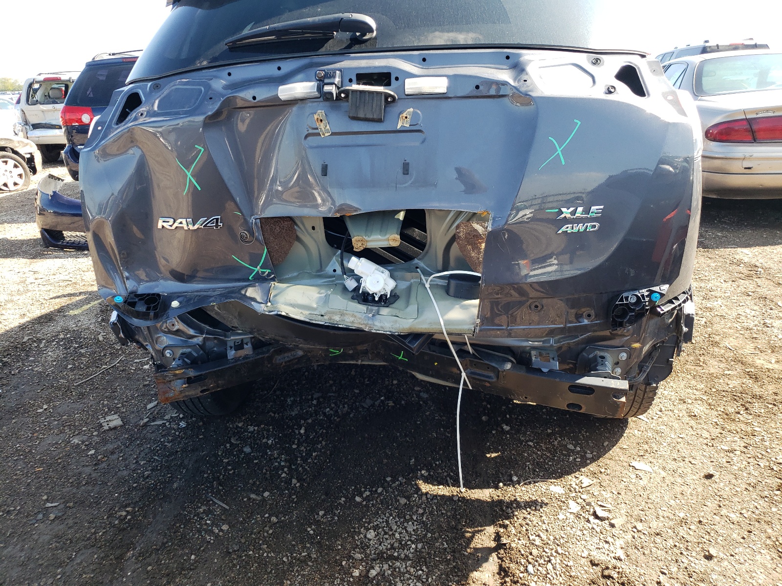 Photo 9 from auction – 2018 TOYOTA RAV4 ADVEN with VIN 2T3RFREV8JW747163