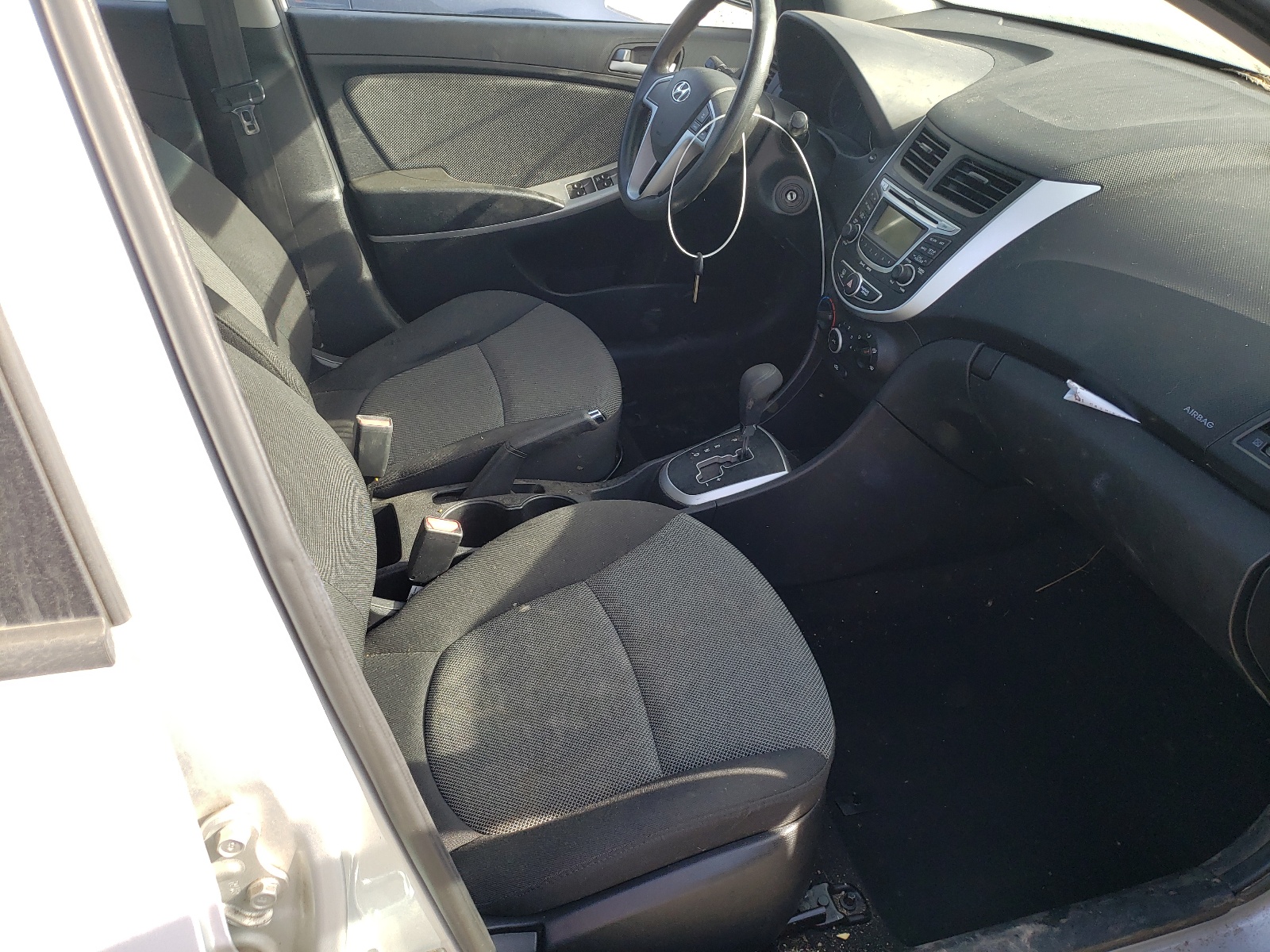 Photo 5 from auction – 2013 HYUNDAI ACCENT GLS with VIN KMHCT5AE5DU059731