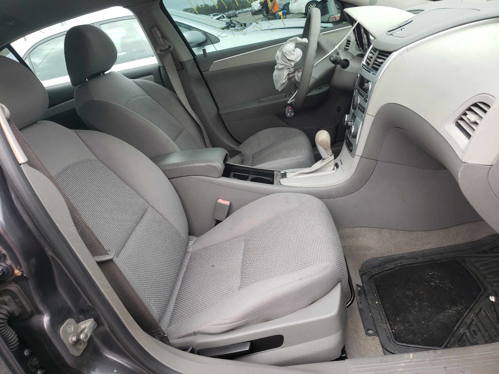 Photo 5 from auction – 2010 CHEVROLET MALIBU LS with VIN 1G1ZB5EB5A4126673