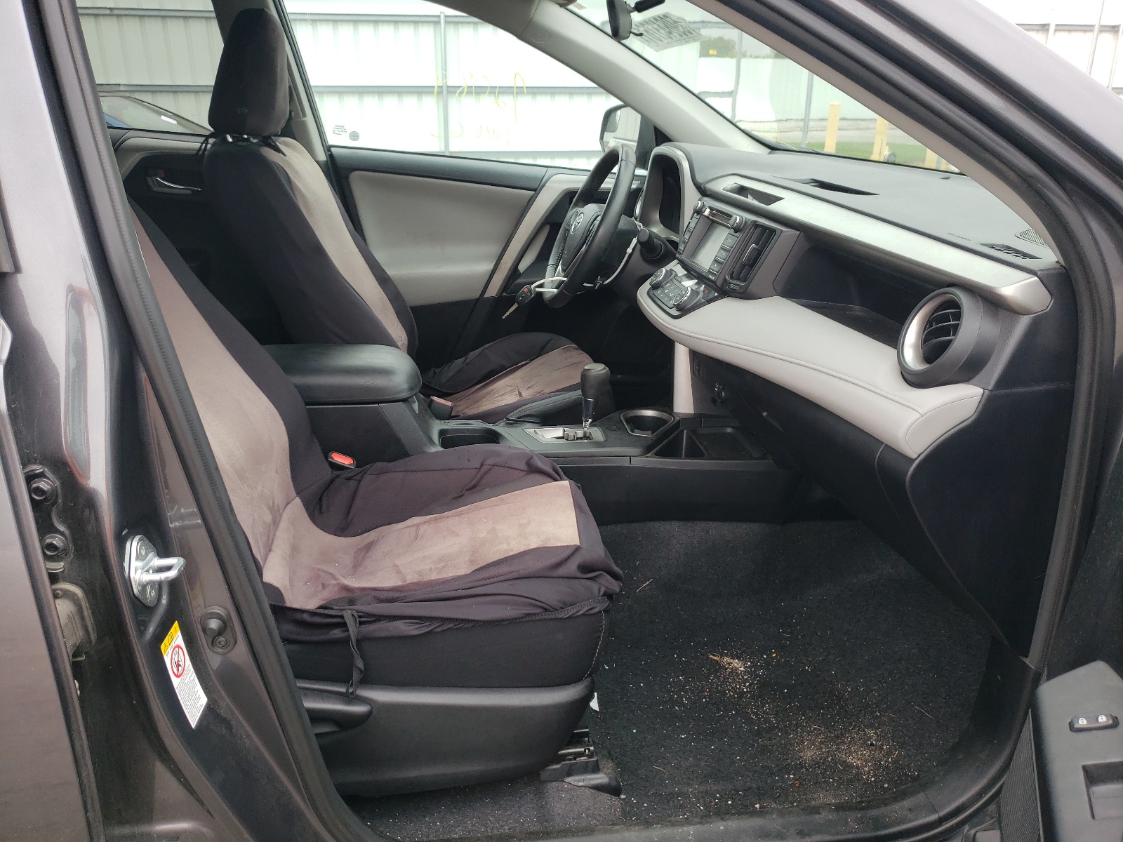 Photo 5 from auction – 2016 TOYOTA RAV4 XLE with VIN 2T3RFREV4GW509335