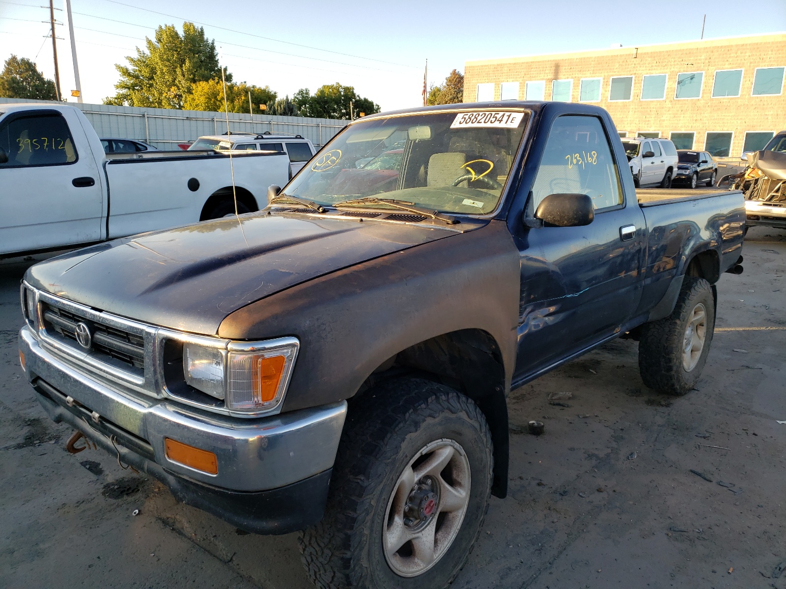 Photo 2 from auction – 1995 TOYOTA PICKUP 1/2 with VIN JT4RN01P9S7072541