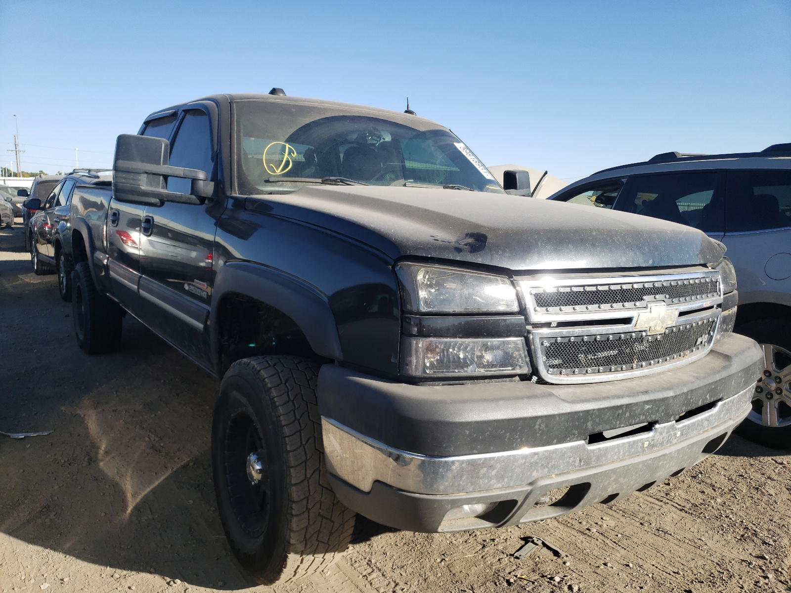 CHEVROLET SILVERADO 2005 with VIN 1GCHK23255F915839 - Photo from auction