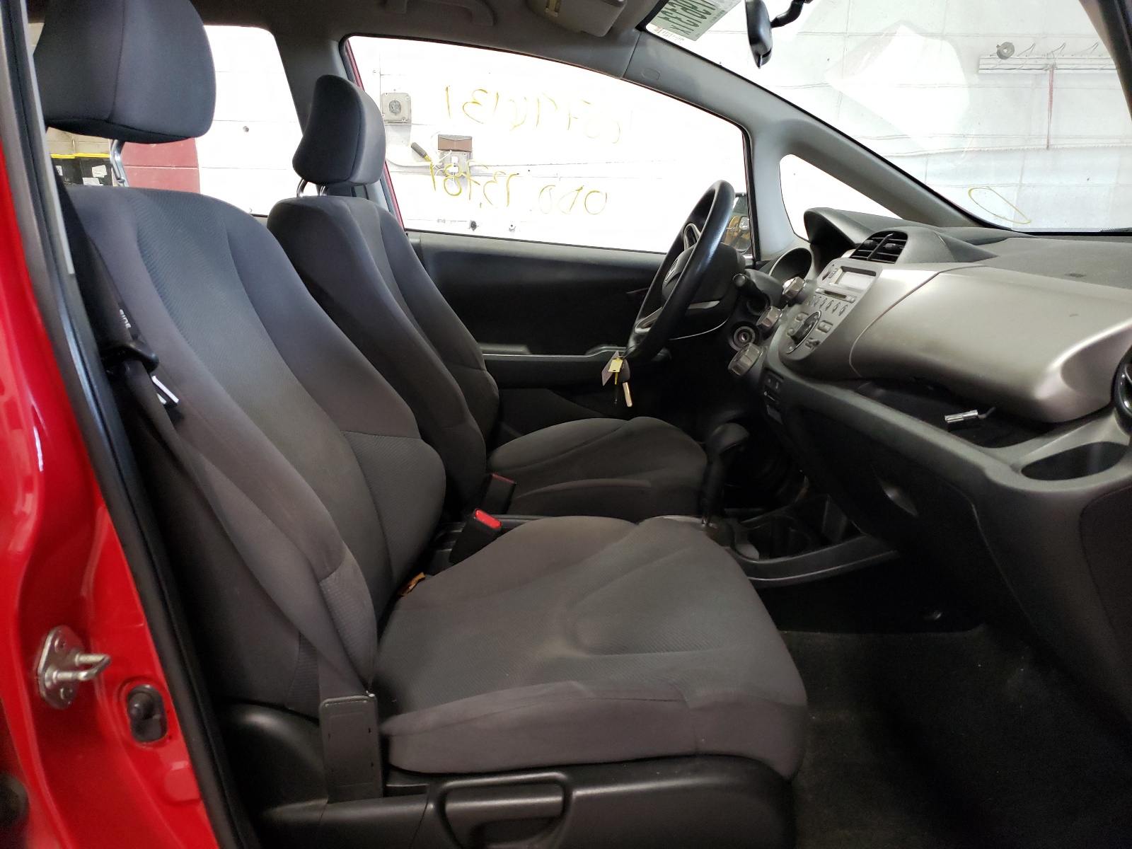 Photo 5 from auction – 2013 HONDA FIT with VIN JHMGE8H3XDC037380