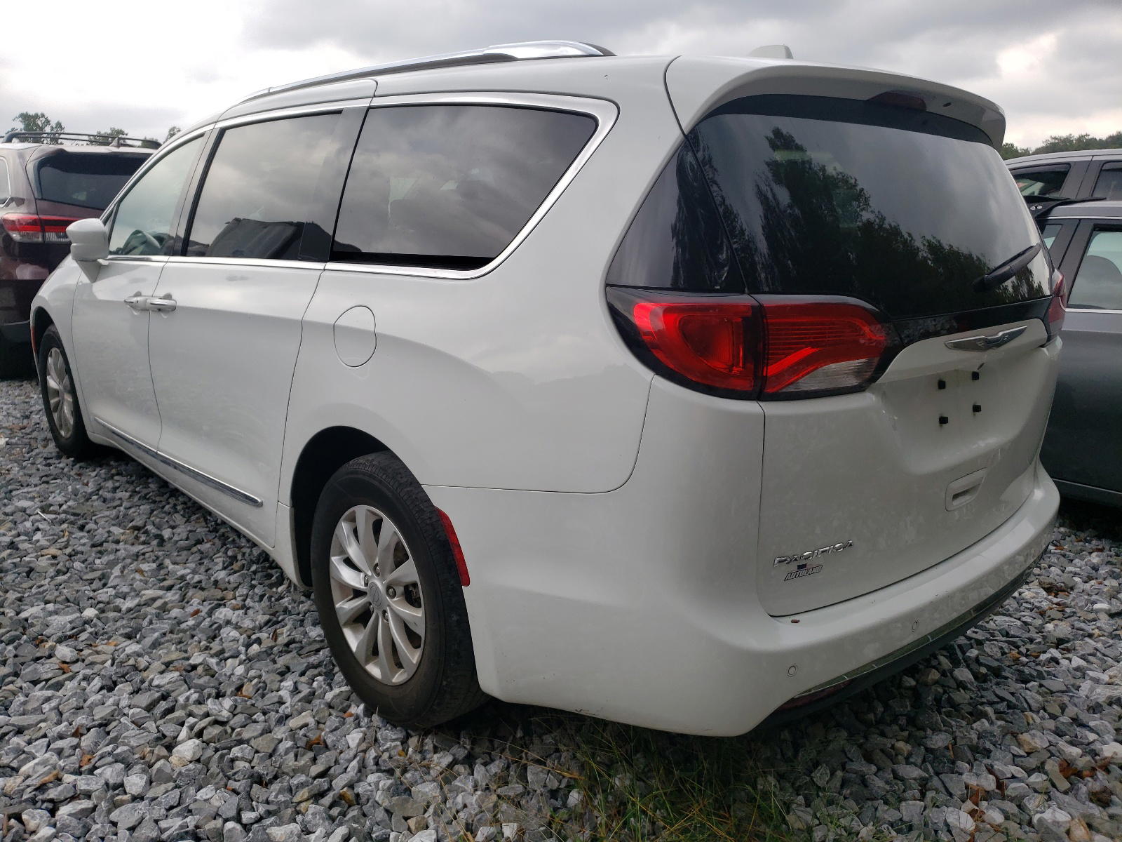 Photo 3 from auction – 2018 CHRYSLER PACIFICA T with VIN 2C4RC1BGXJR112276