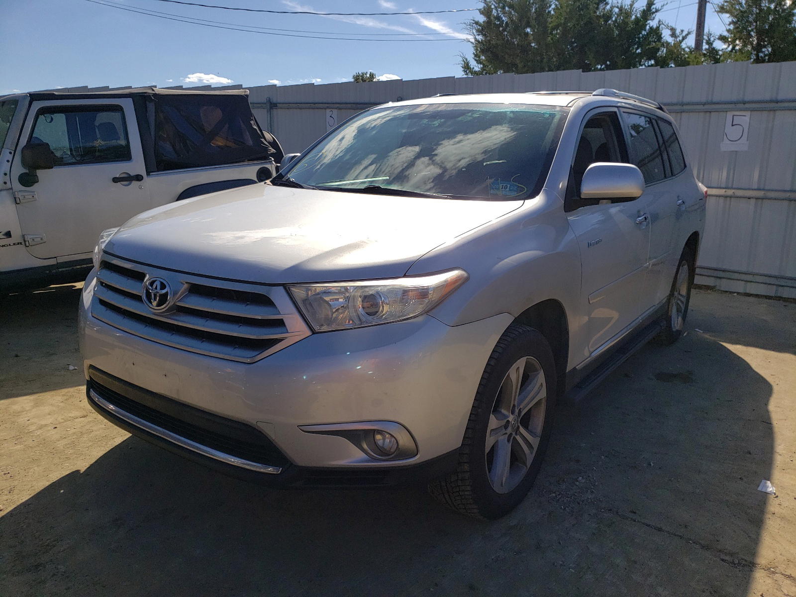 Photo 2 from auction – 2012 TOYOTA HIGHLANDER with VIN 5TDDK3EH0CS103867