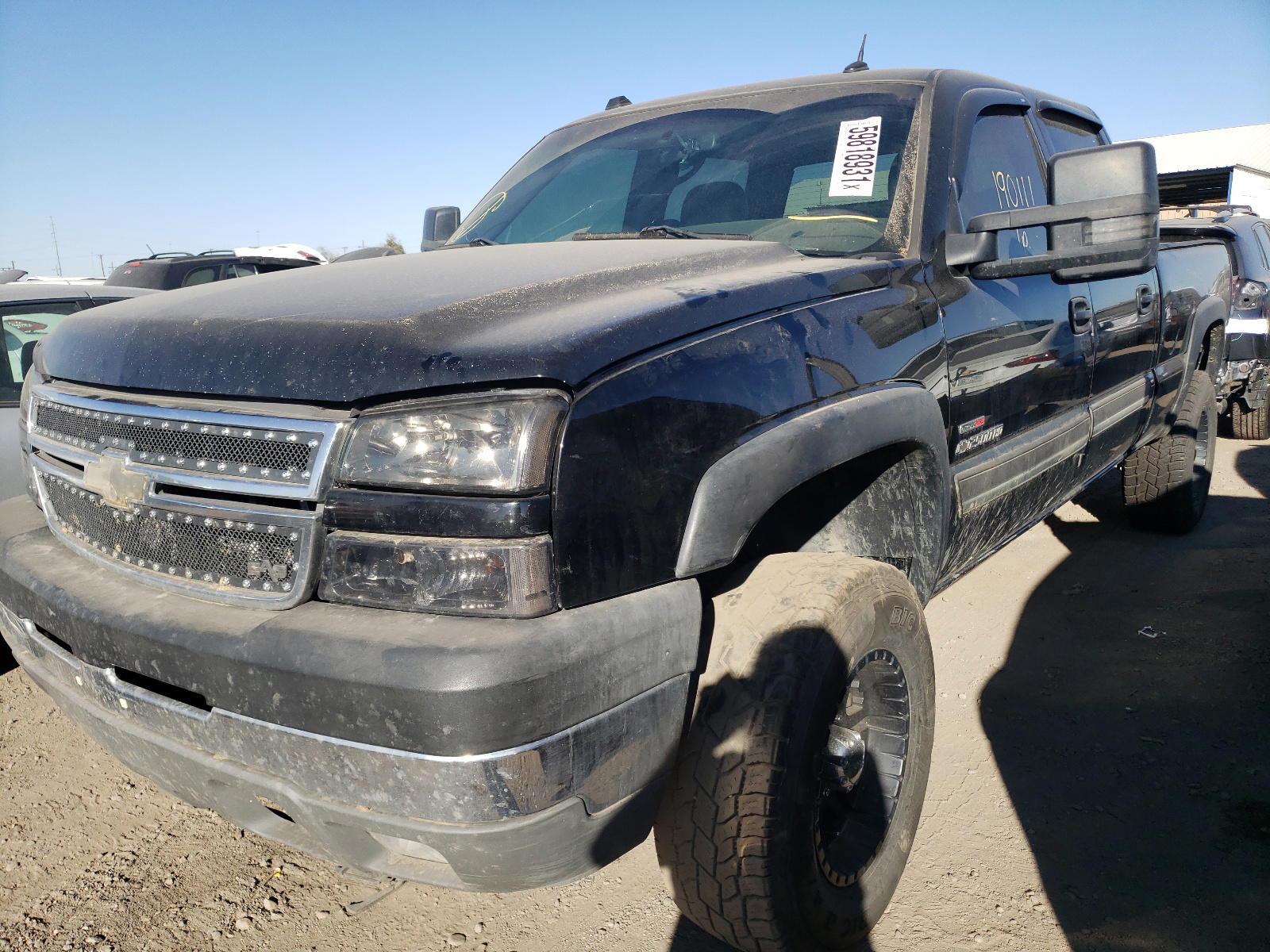 Photo 2 from auction – 2005 CHEVROLET SILVERADO with VIN 1GCHK23255F915839