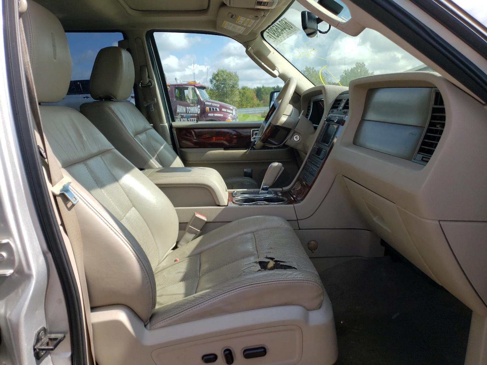 Photo 5 from auction – 2012 LINCOLN NAVIGATOR with VIN 5LMJJ3J51CEL01079
