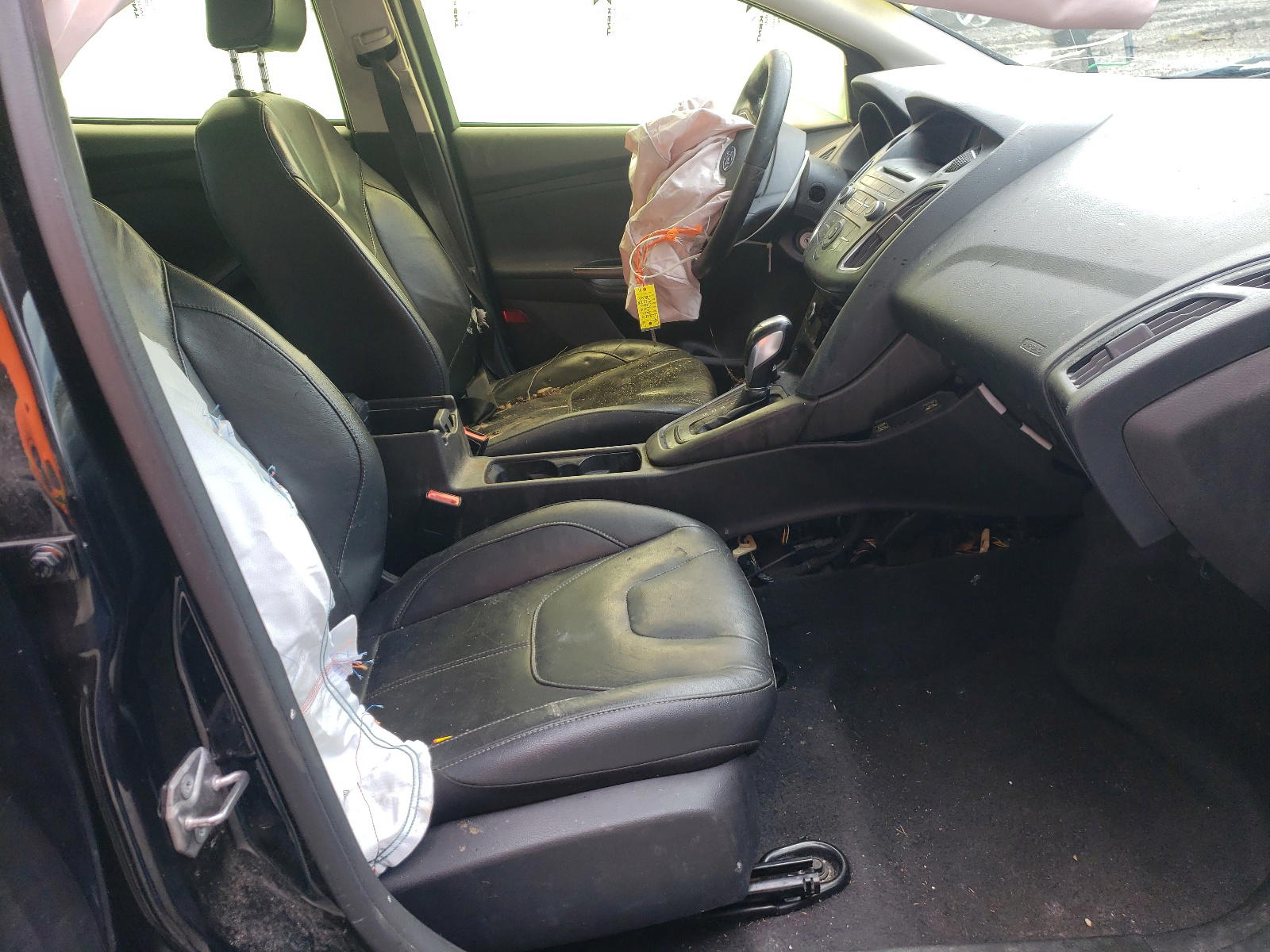 Photo 5 from auction – 2016 FORD FOCUS SE with VIN 1FADP3K29GL326147