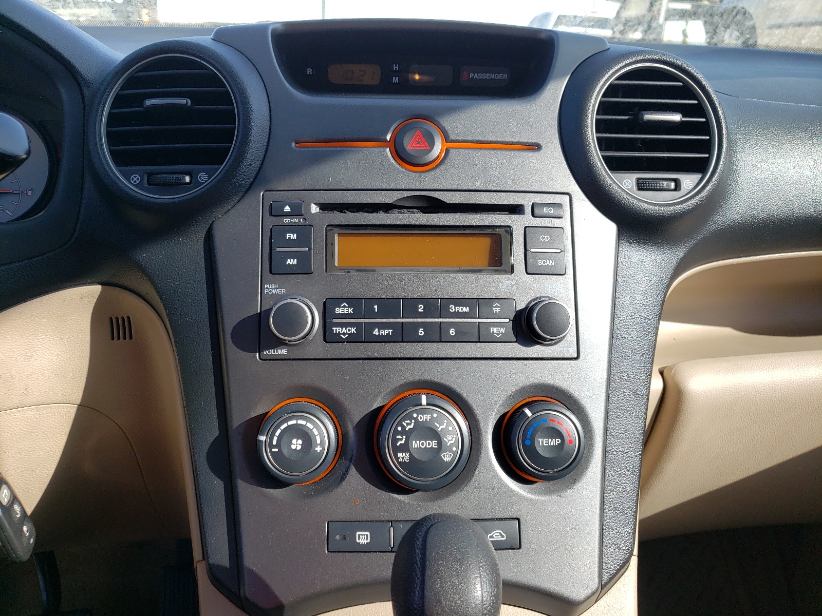 Photo 9 from auction – 2007 KIA RONDO LX with VIN KNAFG526777062210