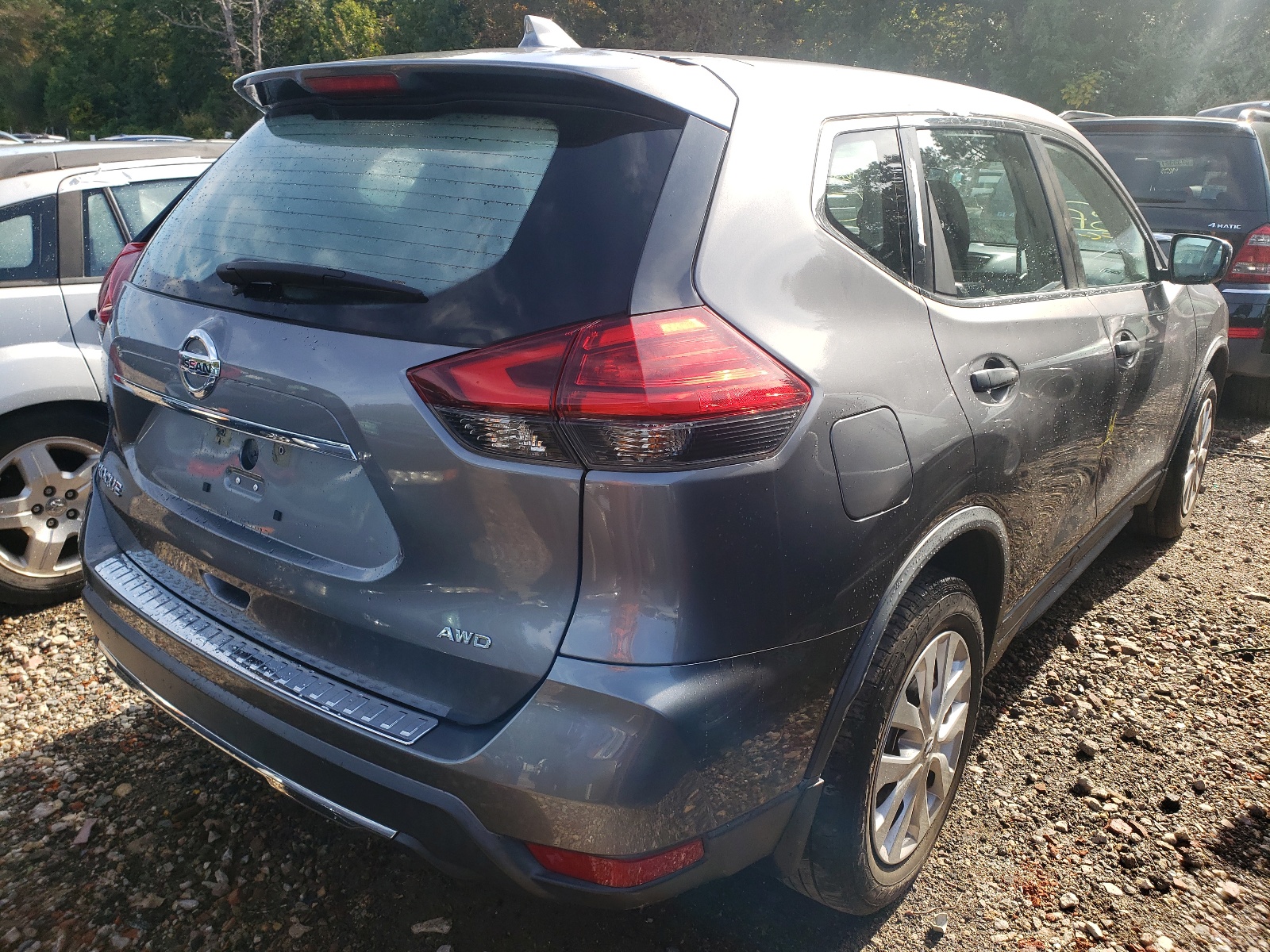 Photo 4 from auction – 2017 NISSAN ROGUE S with VIN KNMAT2MV9HP604145
