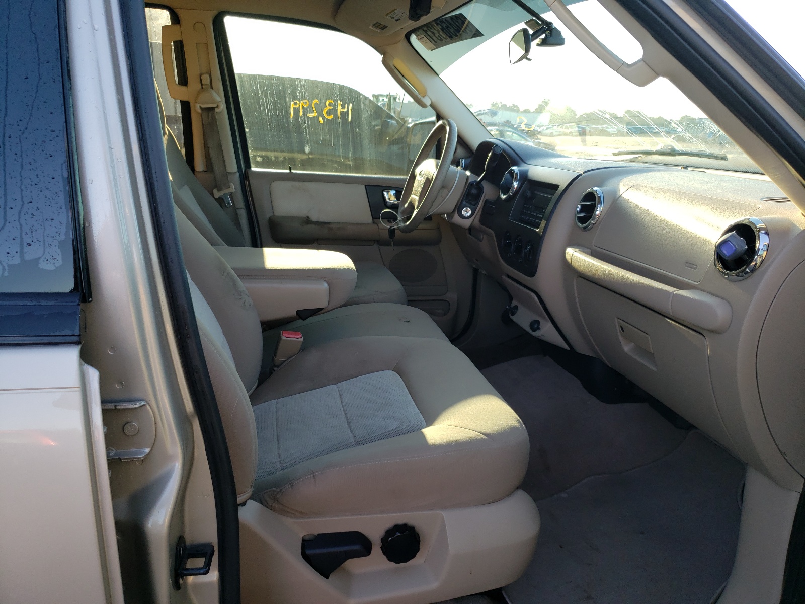 صورة رقم 5 من المزاد - 2005 FORD EXPEDITION مع VIN 1FMPU15595LA05714