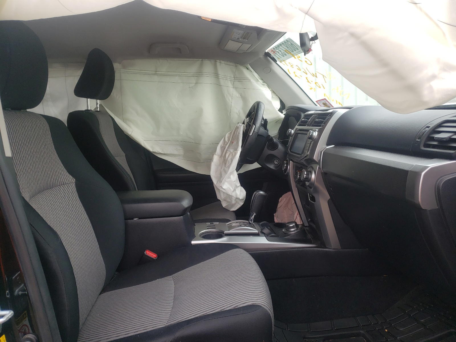 Photo 5 from auction – 2014 TOYOTA 4RUNNER SR with VIN JTEBU5JR1E5201600