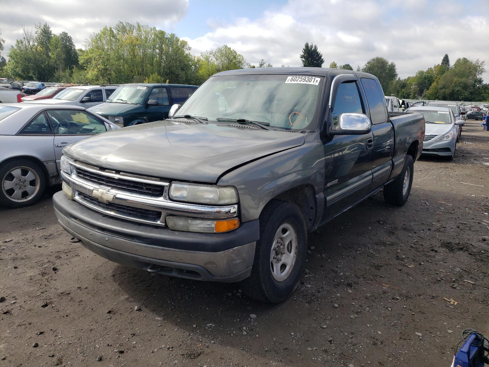 Photo 2 from auction – 2002 CHEVROLET SILVERADO with VIN 2GCEK19V121267921