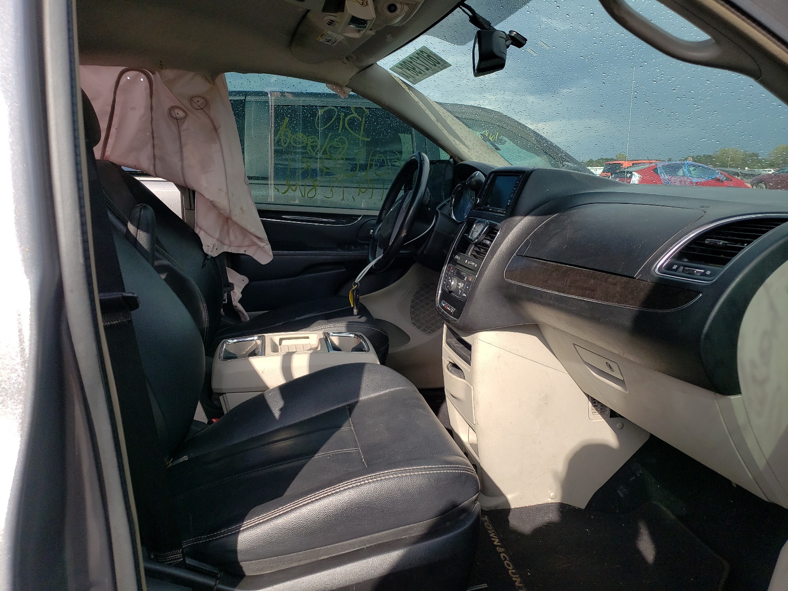 Photo 5 from auction – 2014 CHRYSLER TOWN & COU with VIN 2C4RC1BGXER207457