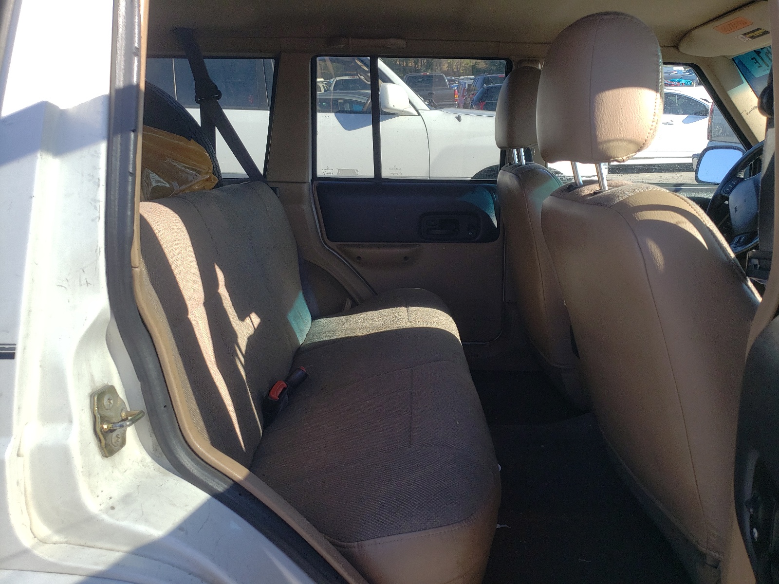 Photo 6 from auction – 1999 JEEP CHEROKEE S with VIN 1J4FF68S7XL517963