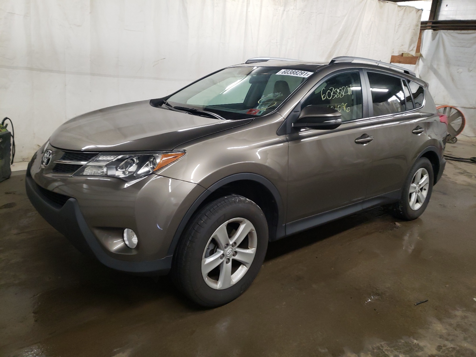 Photo 2 from auction – 2014 TOYOTA RAV4 XLE with VIN 2T3RFREV9EW191239