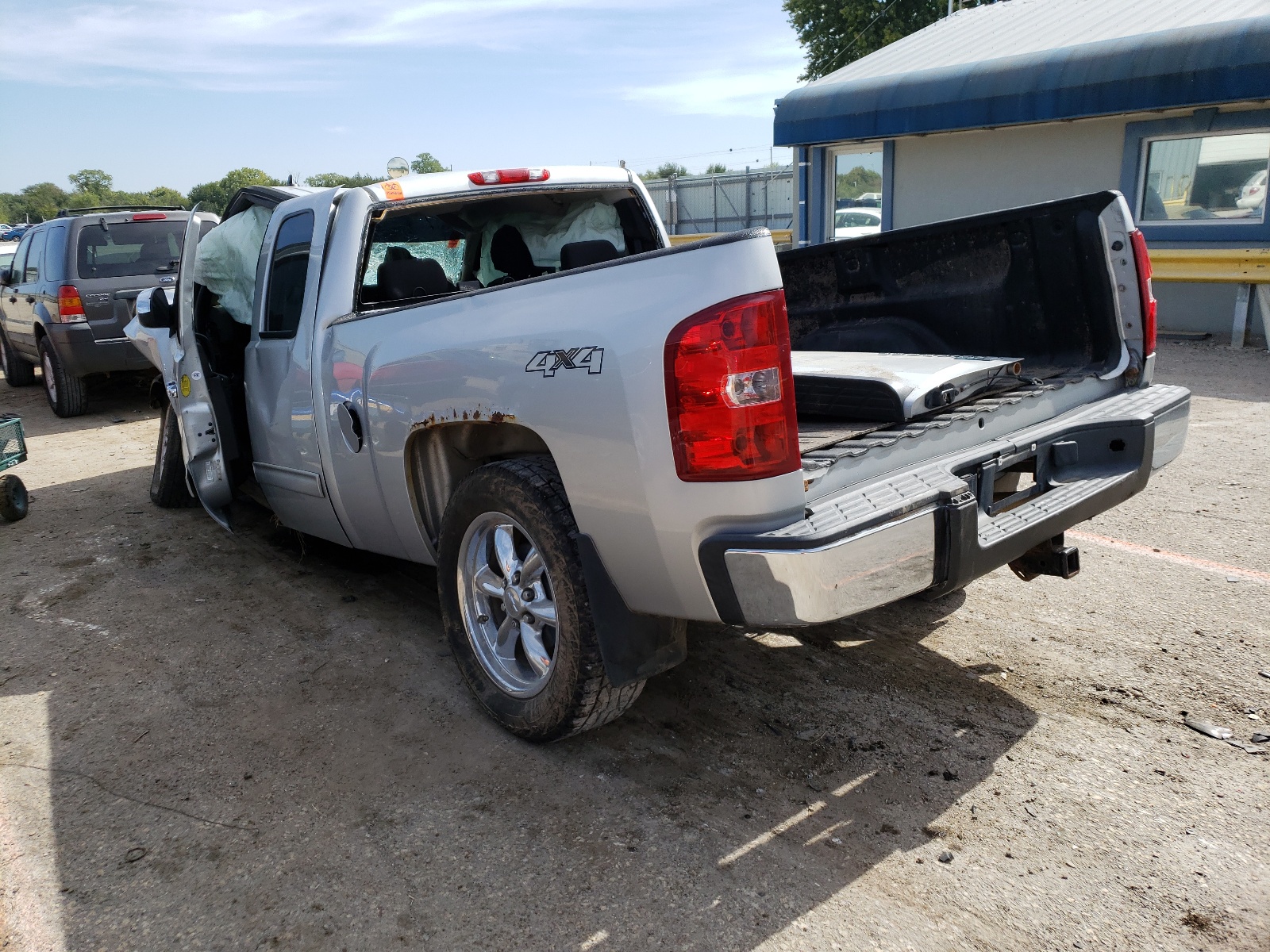 Photo 3 from auction – 2010 CHEVROLET SILVERADO with VIN 1GCSKREA5AZ204296