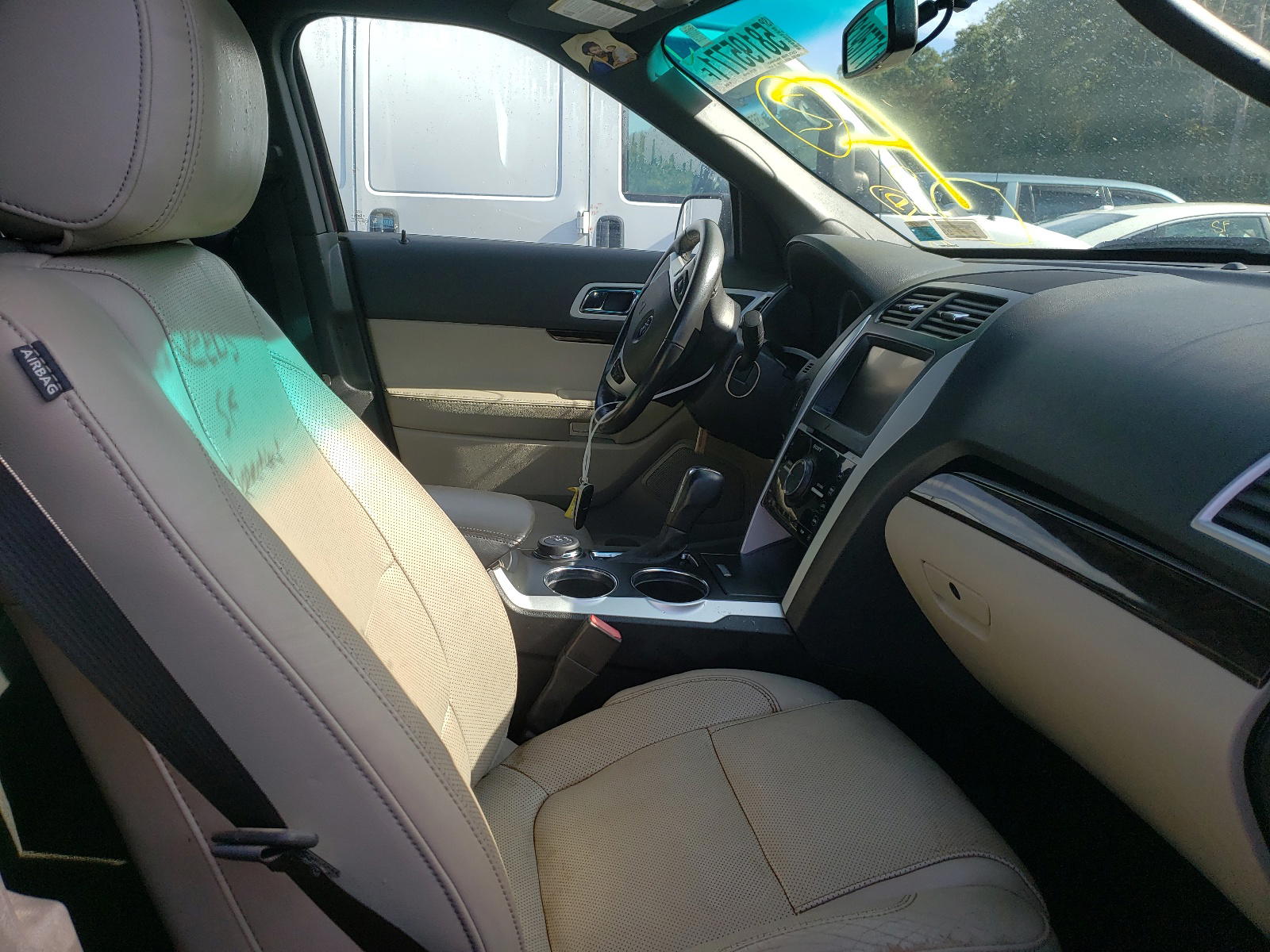 Photo 5 from auction – 2011 FORD EXPLORER L with VIN 1FMHK8F8XBGA02482