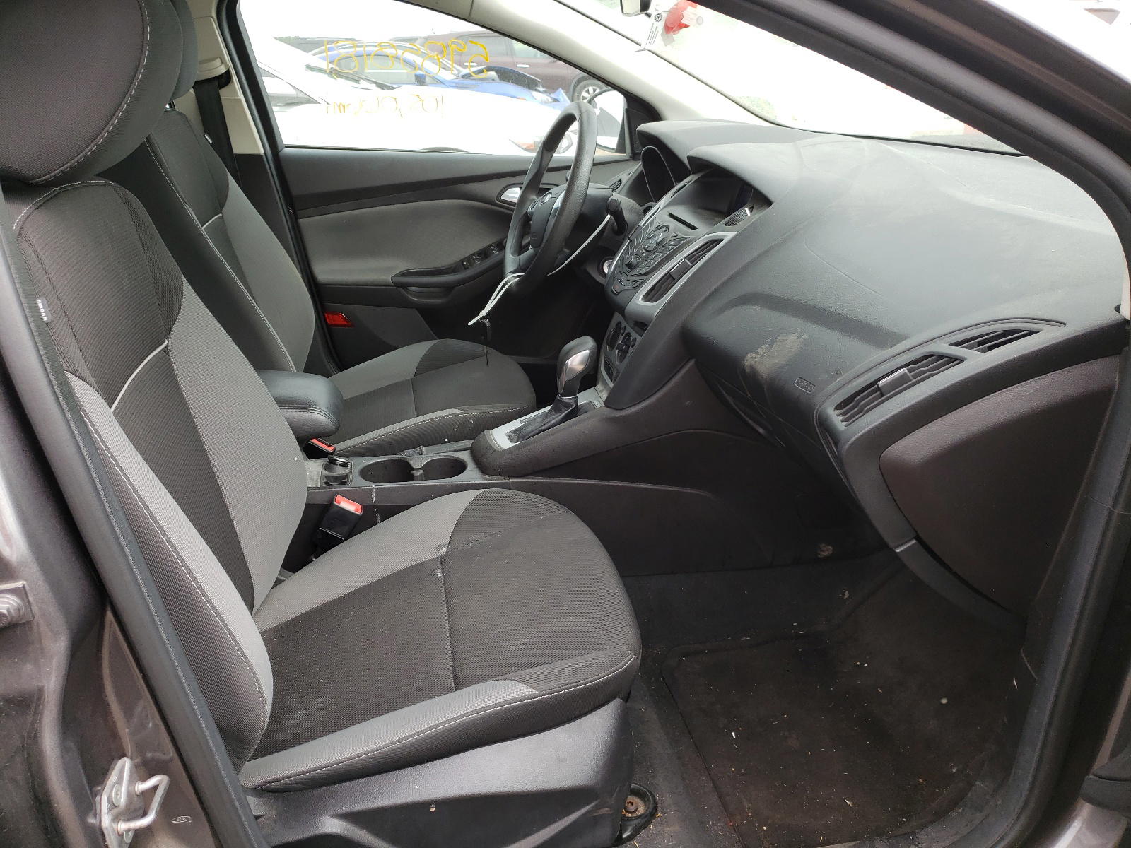 Photo 5 from auction – 2014 FORD FOCUS SE with VIN 1FADP3F27EL258387