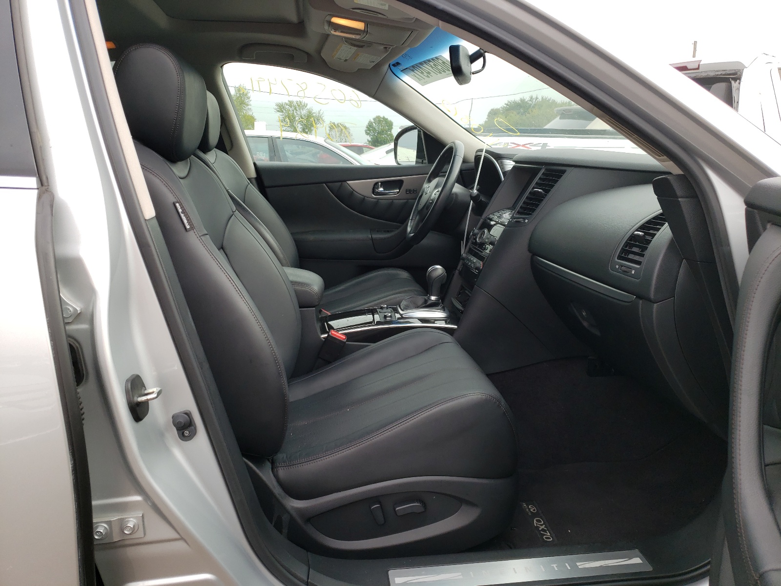 Photo 5 from auction – 2017 INFINITI QX70 with VIN JN8CS1MW6HM410872
