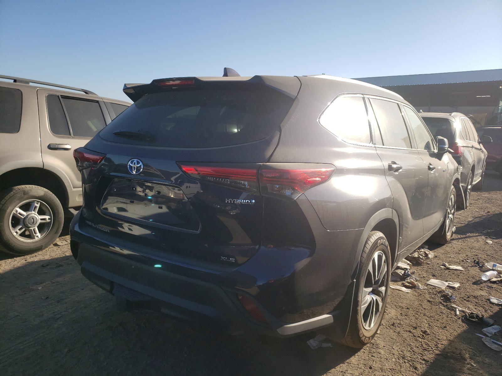 Photo 4 from auction – 2021 TOYOTA HIGHLANDER with VIN 5TDGBRCH2MS038413