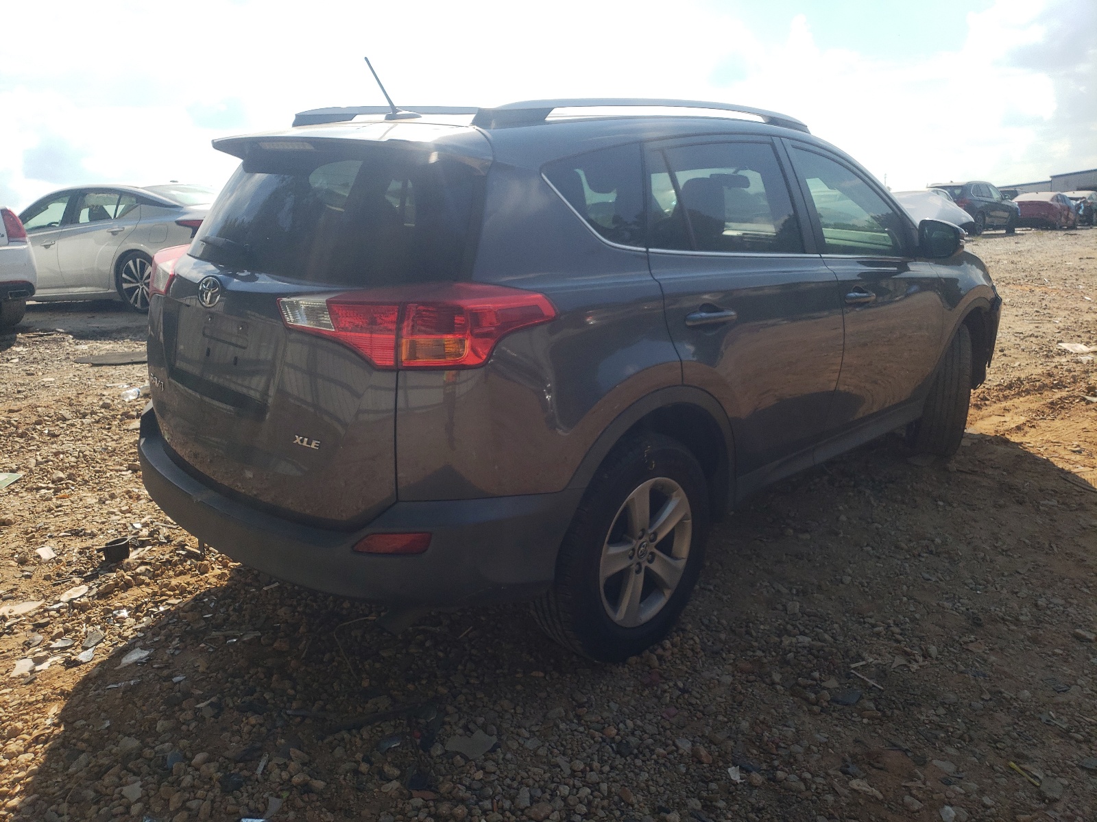 Photo 4 from auction – 2015 TOYOTA RAV4 XLE with VIN 2T3WFREV5FW223396