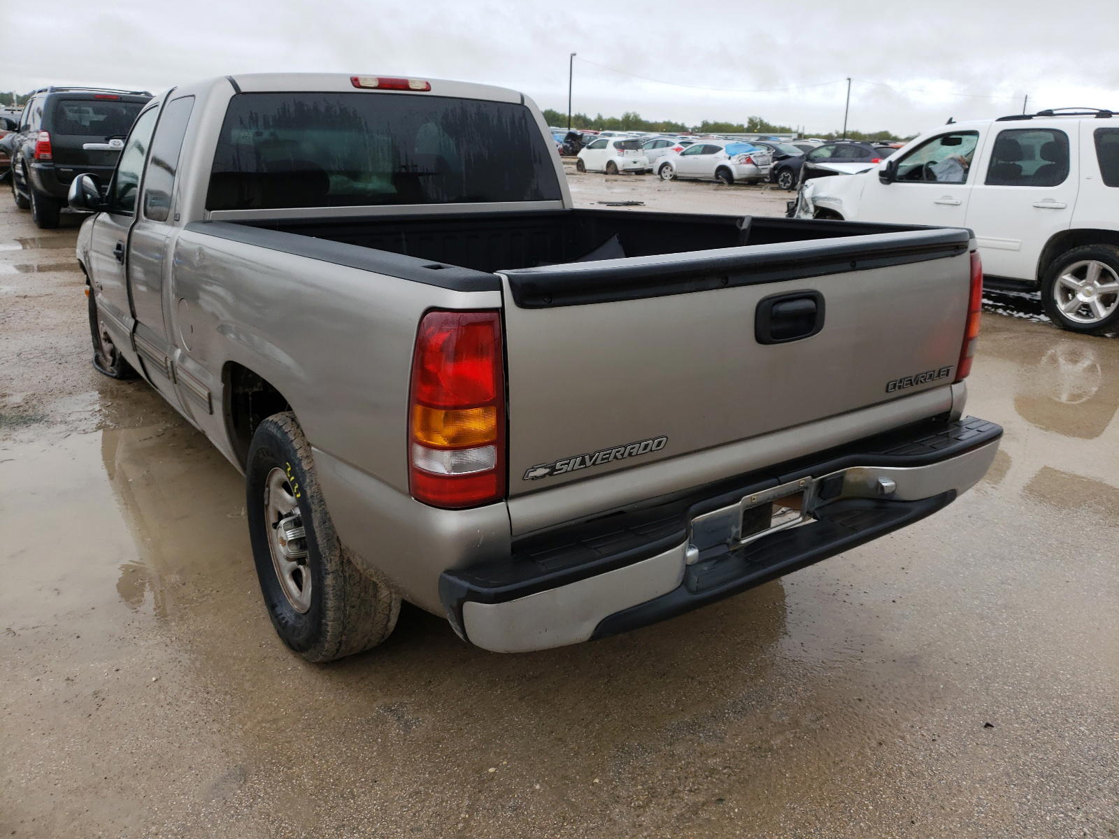 Photo 3 from auction – 2001 CHEVROLET SILVERADO with VIN 2GCEC19V611128699