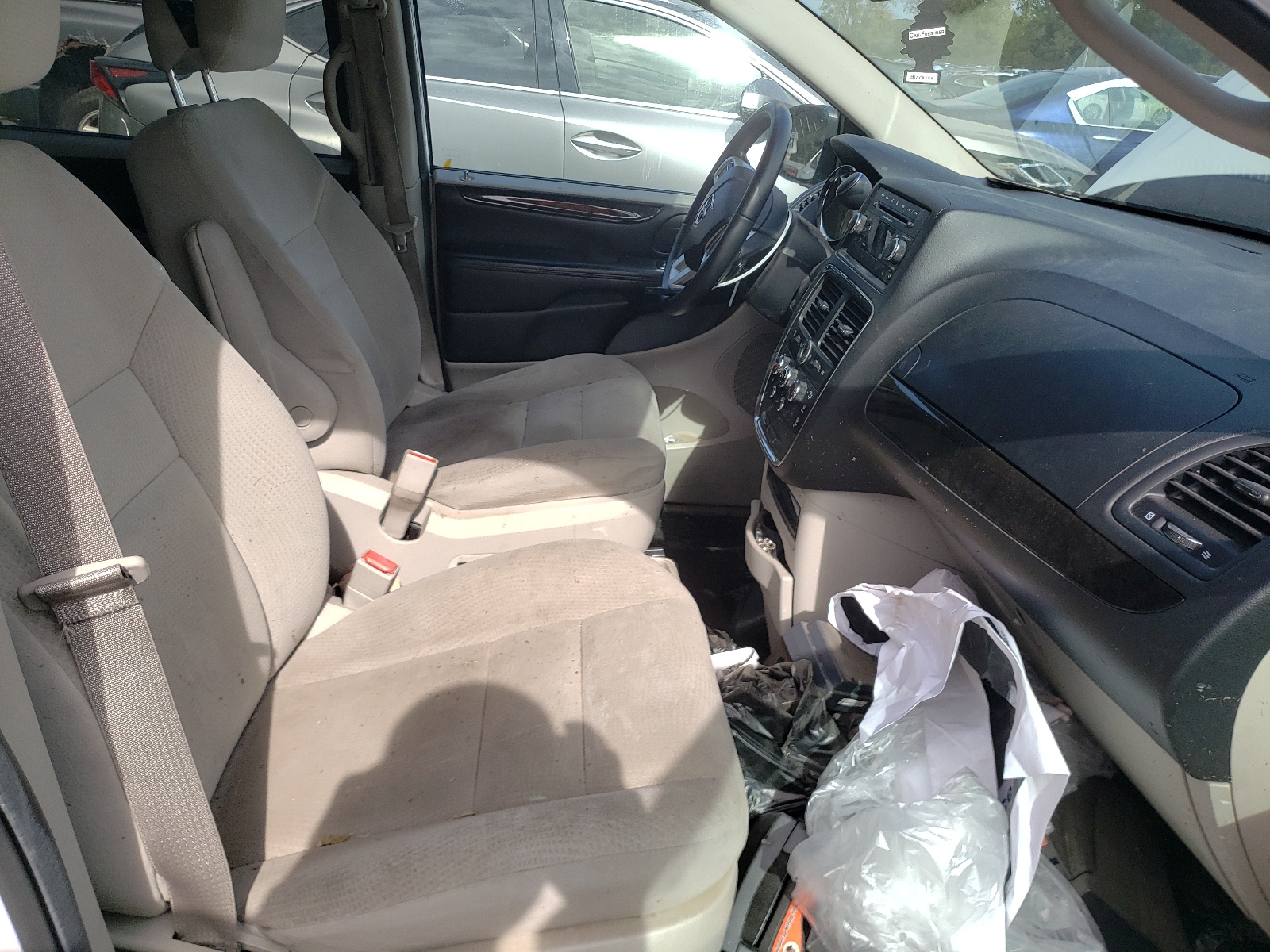 Photo 5 from auction – 2015 DODGE GRAND CARA with VIN 2C4RDGBGXFR718569