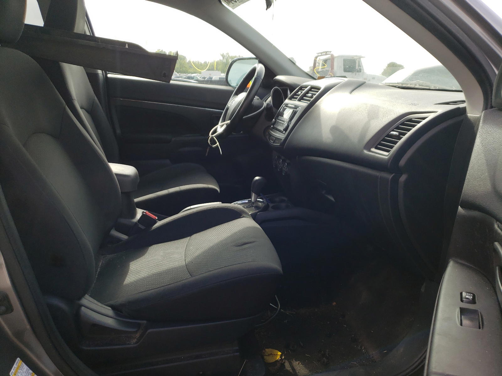 Photo 5 from auction – 2015 MITSUBISHI OUTLANDER with VIN 4A4AR3AU3FE001922