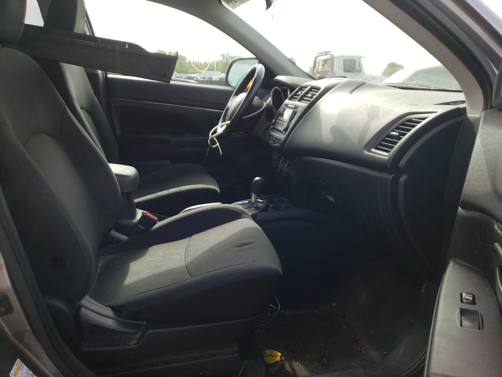 Фото 5 с аукциона – 2015 MITSUBISHI OUTLANDER с VIN 4A4AR3AU3FE001922