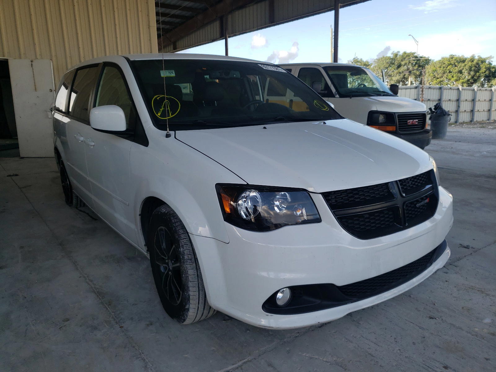 DODGE GRAND CARA 2016 with VIN 2C4RDGCG8GR116589 - Photo from auction