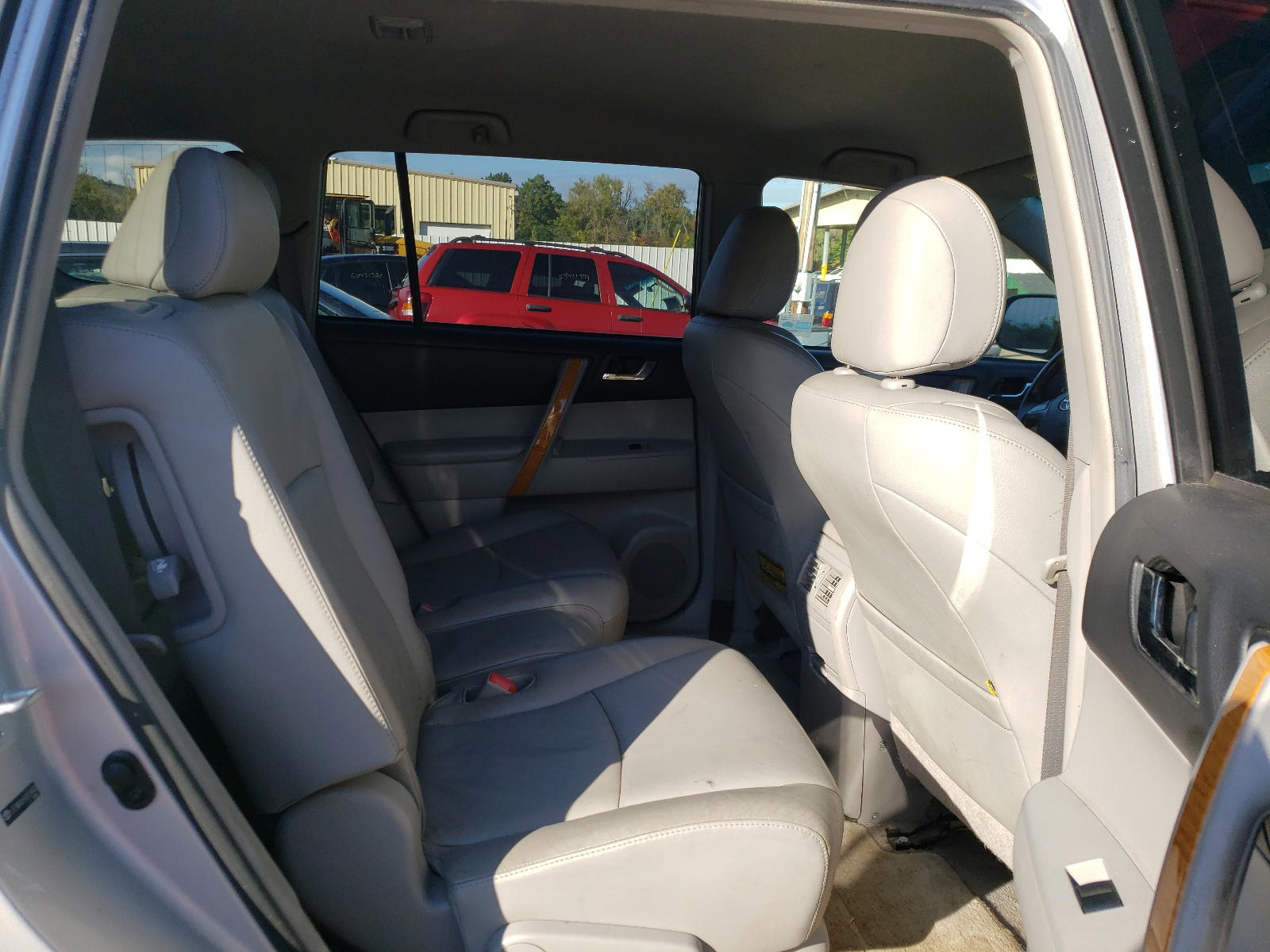 Photo 6 from auction – 2008 TOYOTA HIGHLANDER with VIN JTEEW44A582019847