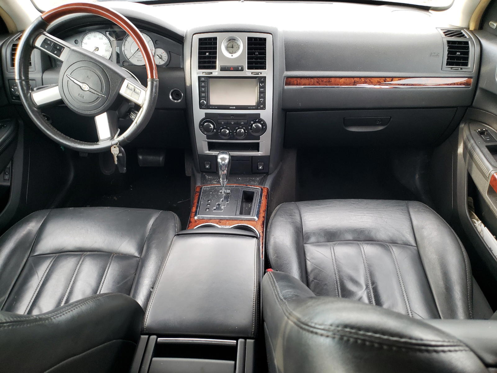 Photo 9 from auction – 2009 CHRYSLER 300C with VIN 2C3LA63T09H600517