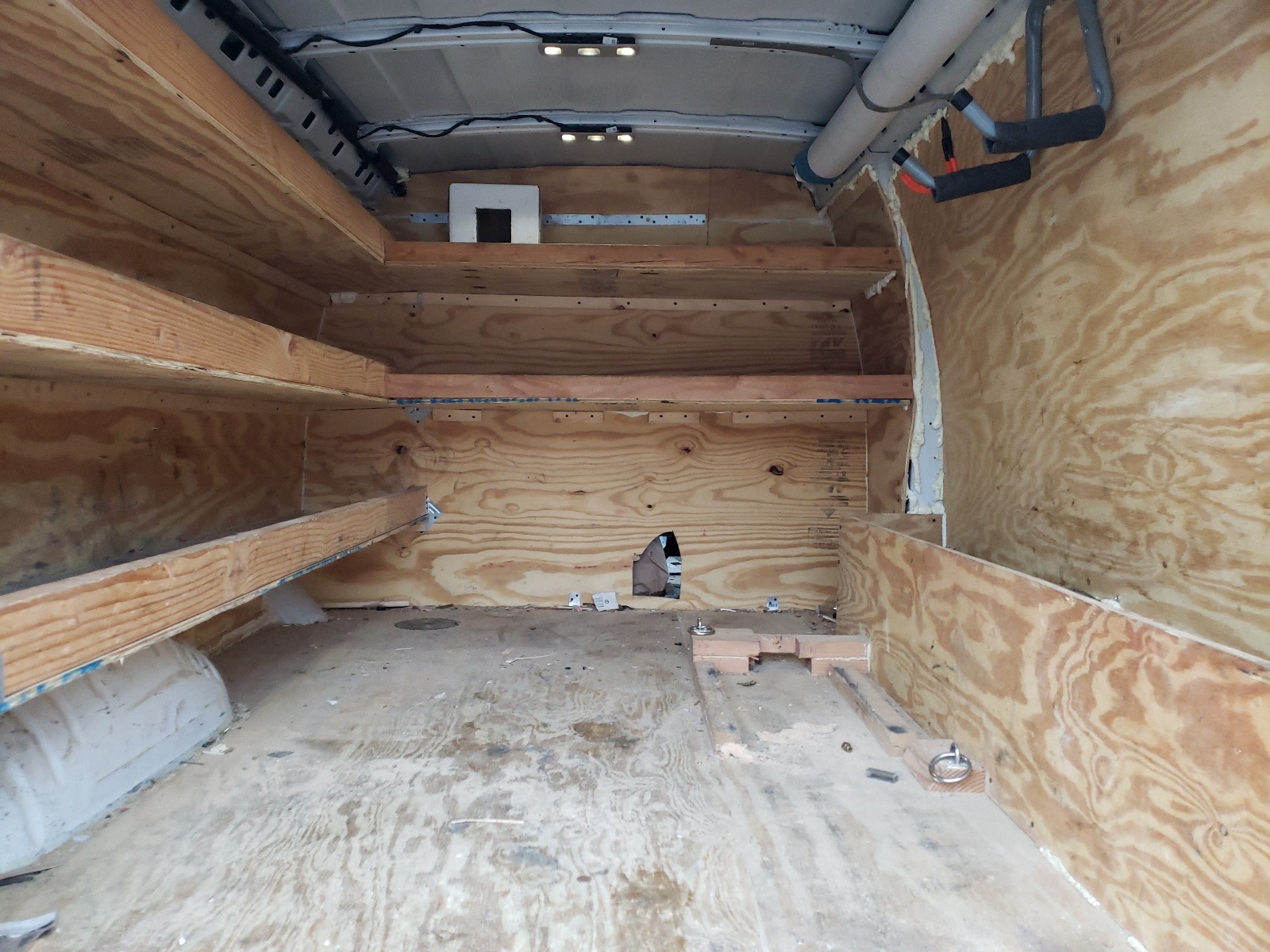 Photo 6 from auction – 2017 CHEVROLET EXPRESS G2 with VIN 1GCWGBFG0H1211033