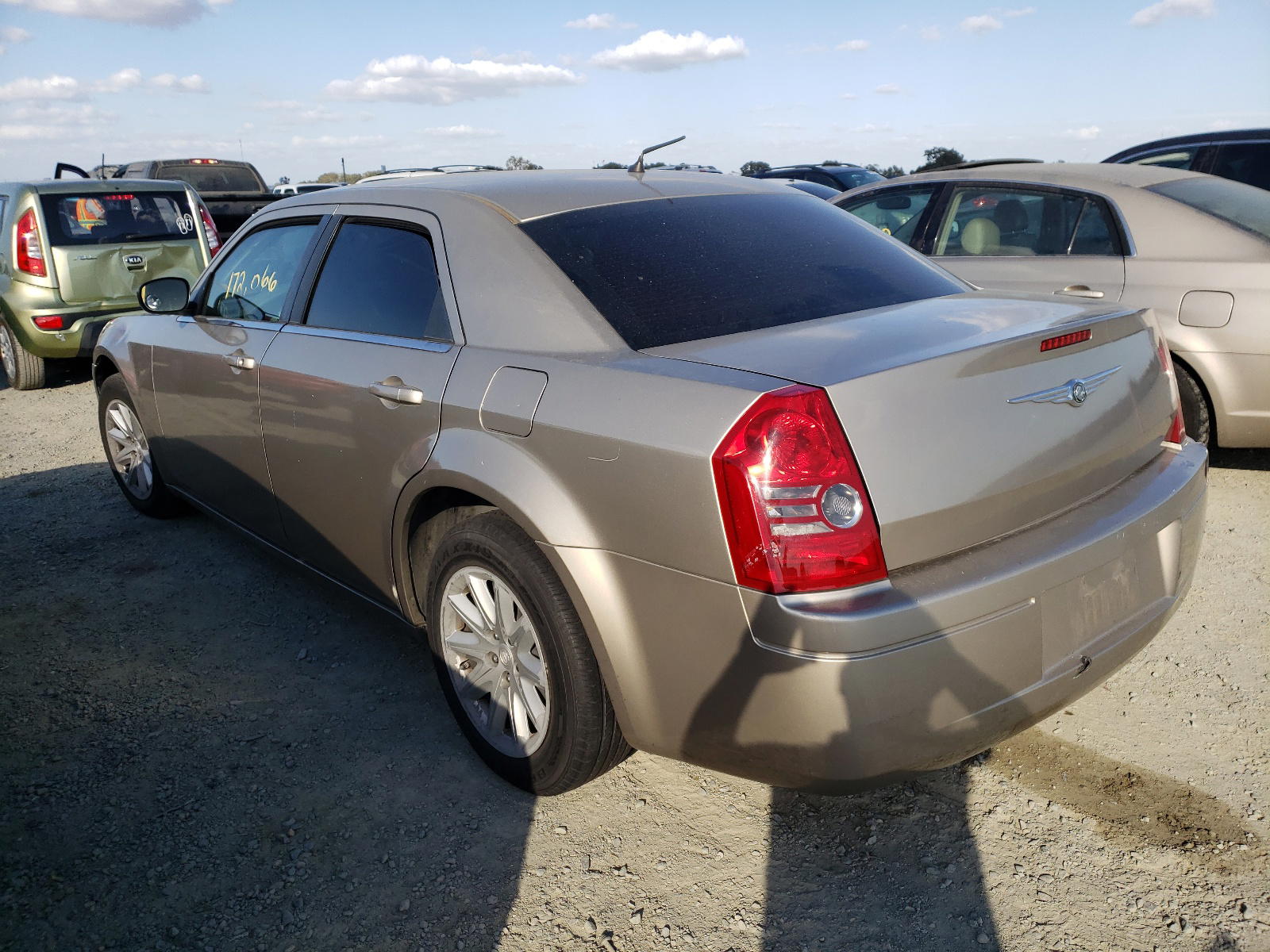 Photo 3 from auction – 2008 CHRYSLER 300 LX with VIN 2C3KA43RX8H211631