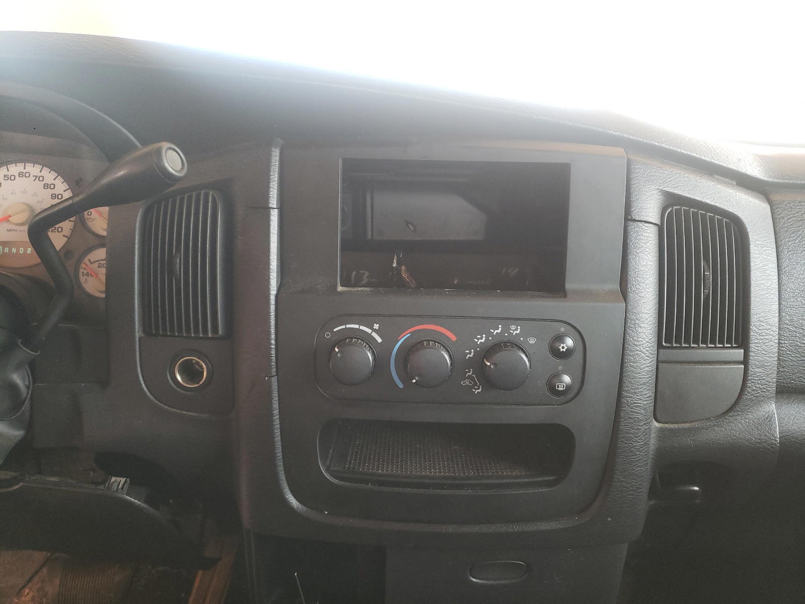 Photo 9 from auction – 2004 DODGE RAM 2500 S with VIN 3D7KU28C14G146115