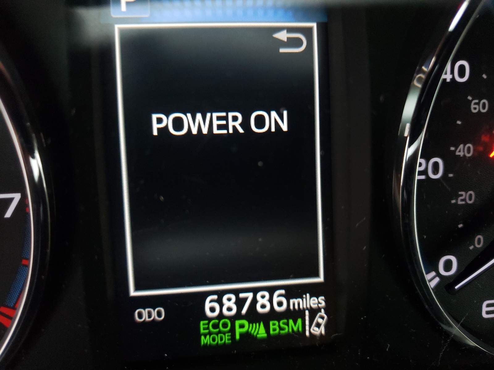 Photo 8 from auction – 2017 TOYOTA RAV4 LIMIT with VIN 2T3YFREV9HW325926