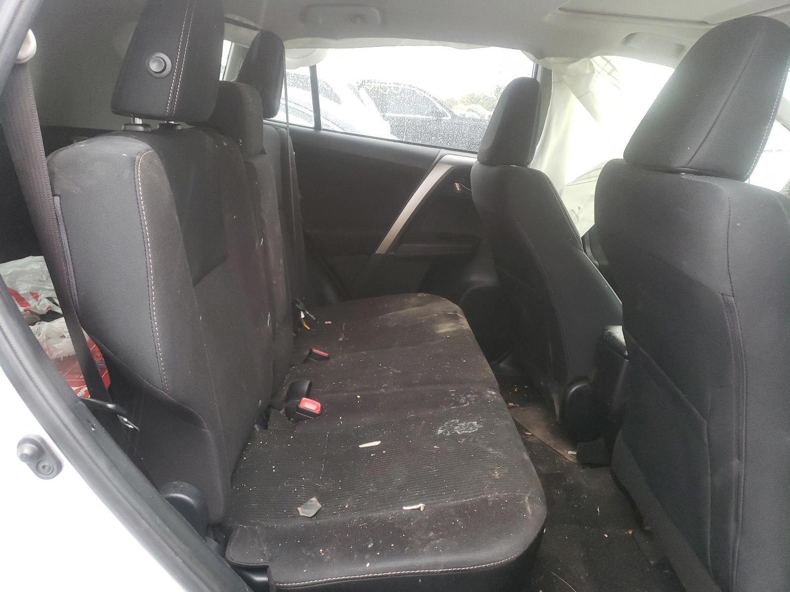 Photo 6 from auction – 2015 TOYOTA RAV4 XLE with VIN JTMRFREV2FD127705