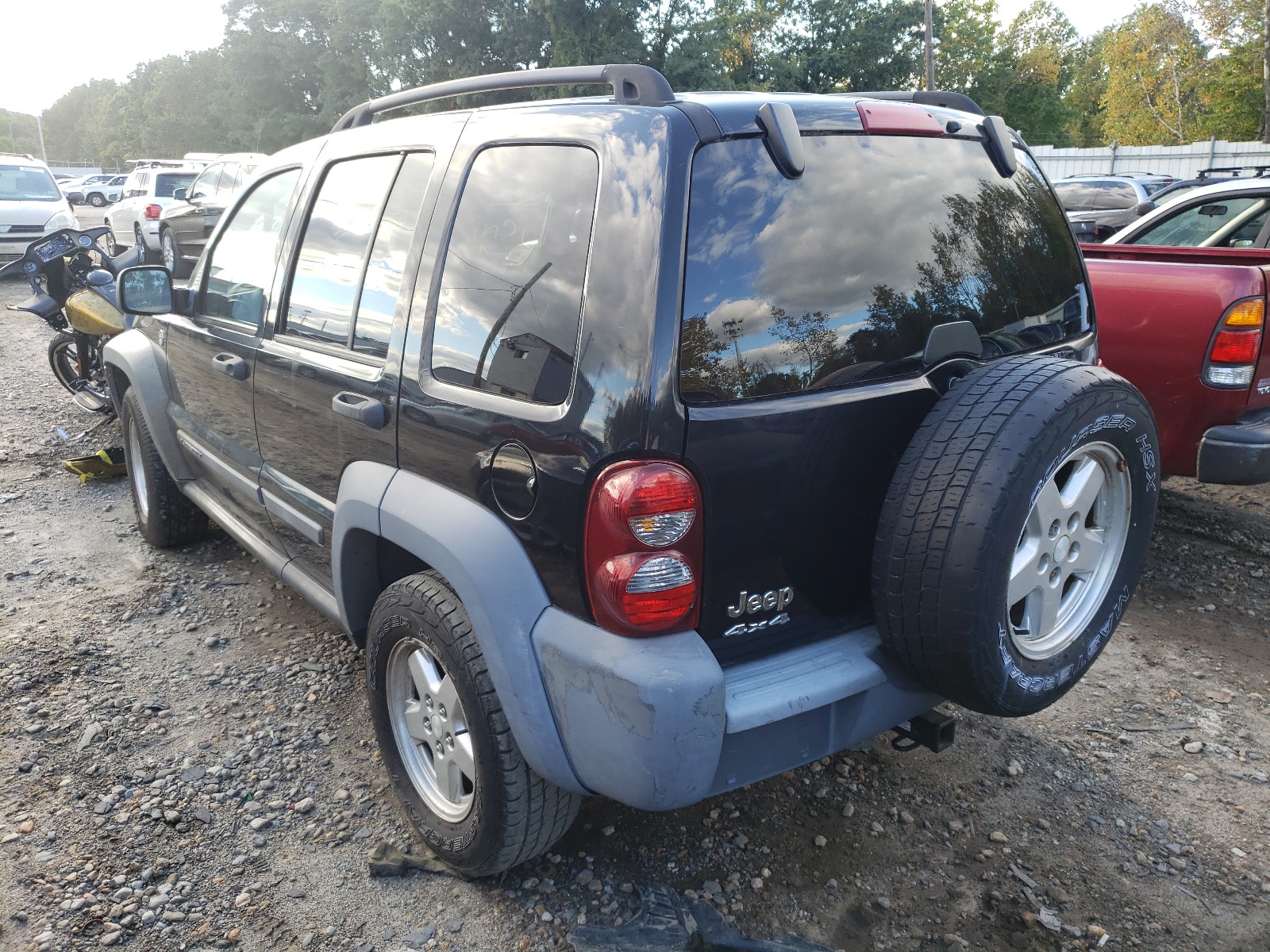 Photo 3 from auction – 2005 JEEP LIBERTY SP with VIN 1J4GL48K35W667145