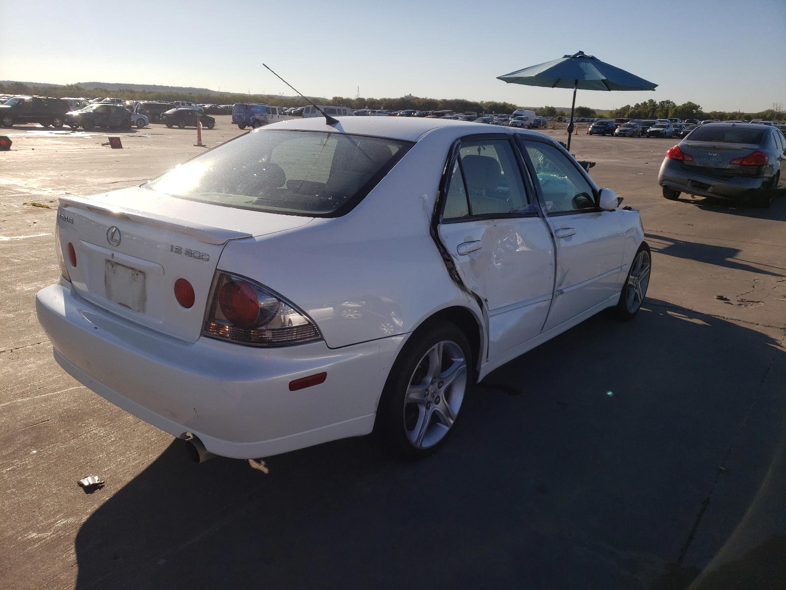 Photo 4 from auction – 2004 LEXUS IS 300 with VIN JTHBD192040085465