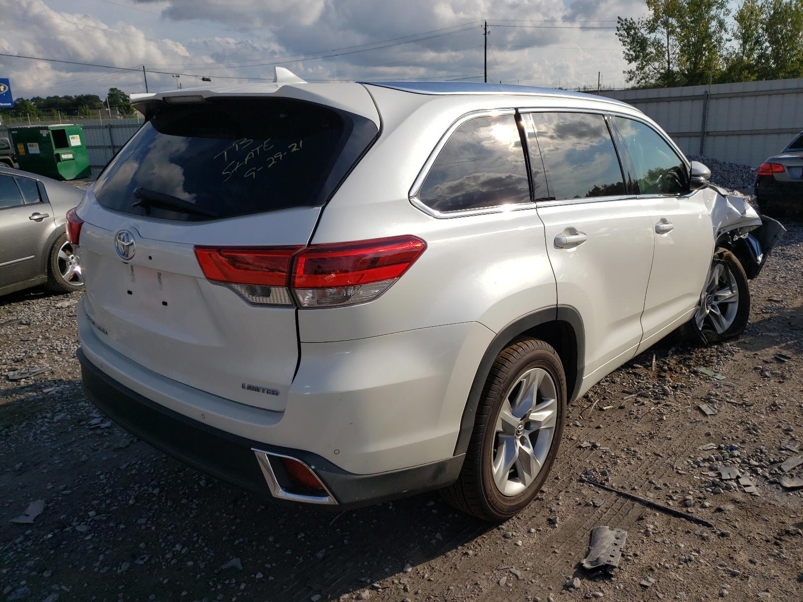 Photo 4 from auction – 2018 TOYOTA HIGHLANDER with VIN 5TDYZRFH5JS244266