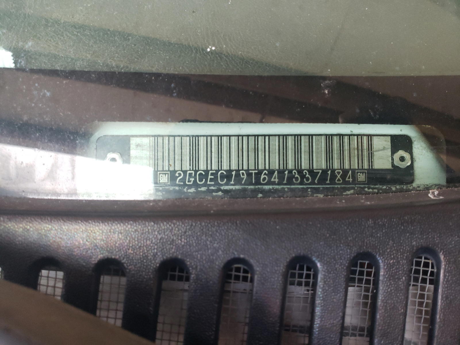 Photo 10 from auction – 2004 CHEVROLET SILVERADO with VIN 2GCEC19T641337184