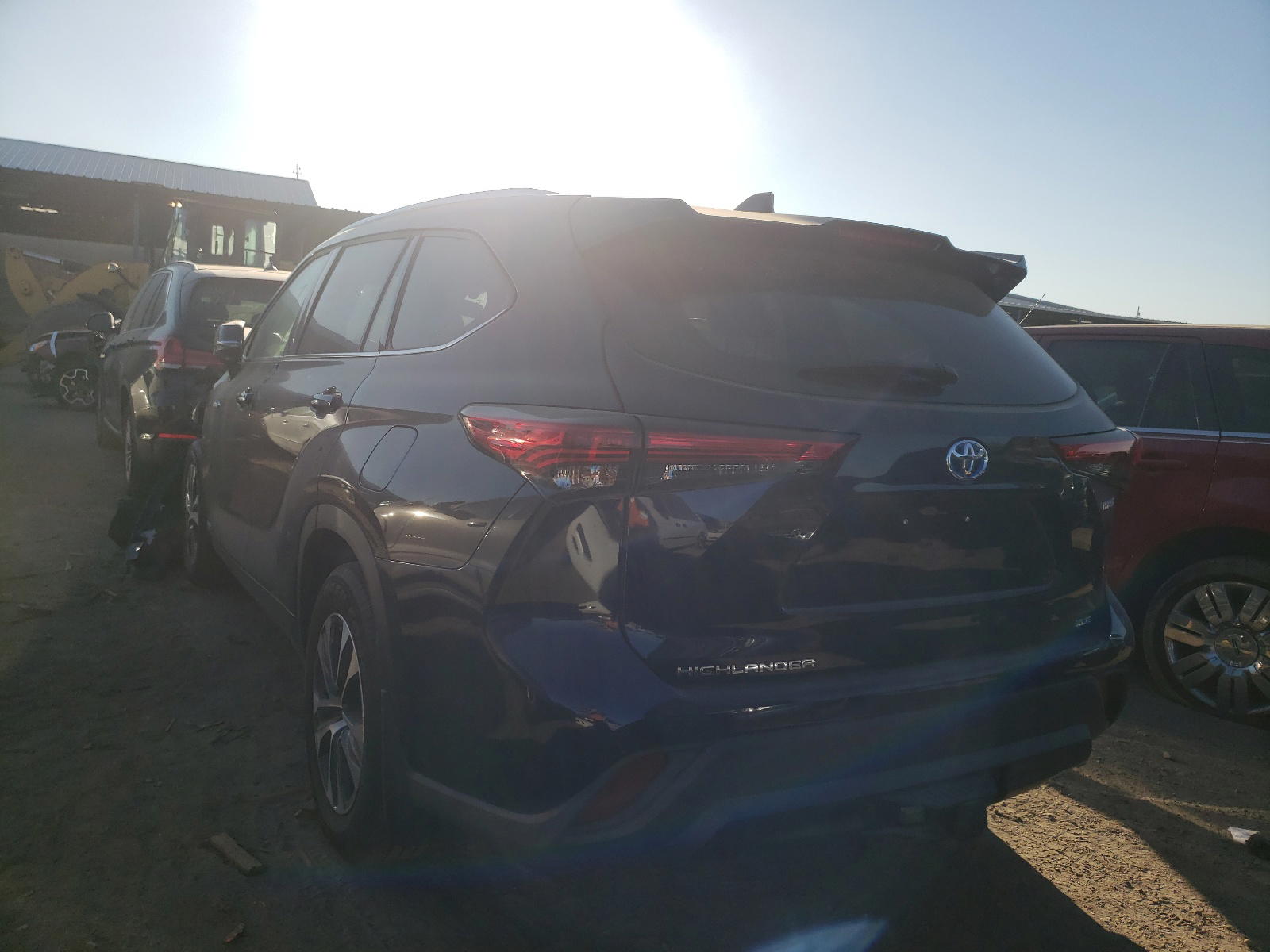 Photo 3 from auction – 2021 TOYOTA HIGHLANDER with VIN 5TDGBRCH2MS038413