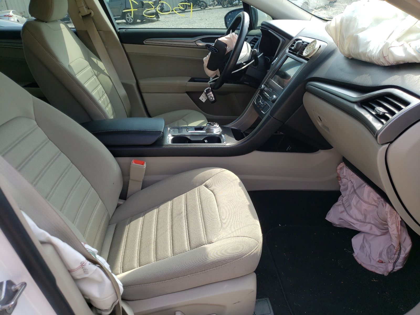 Photo 5 from auction – 2019 FORD FUSION SE with VIN 3FA6P0HD3KR246028